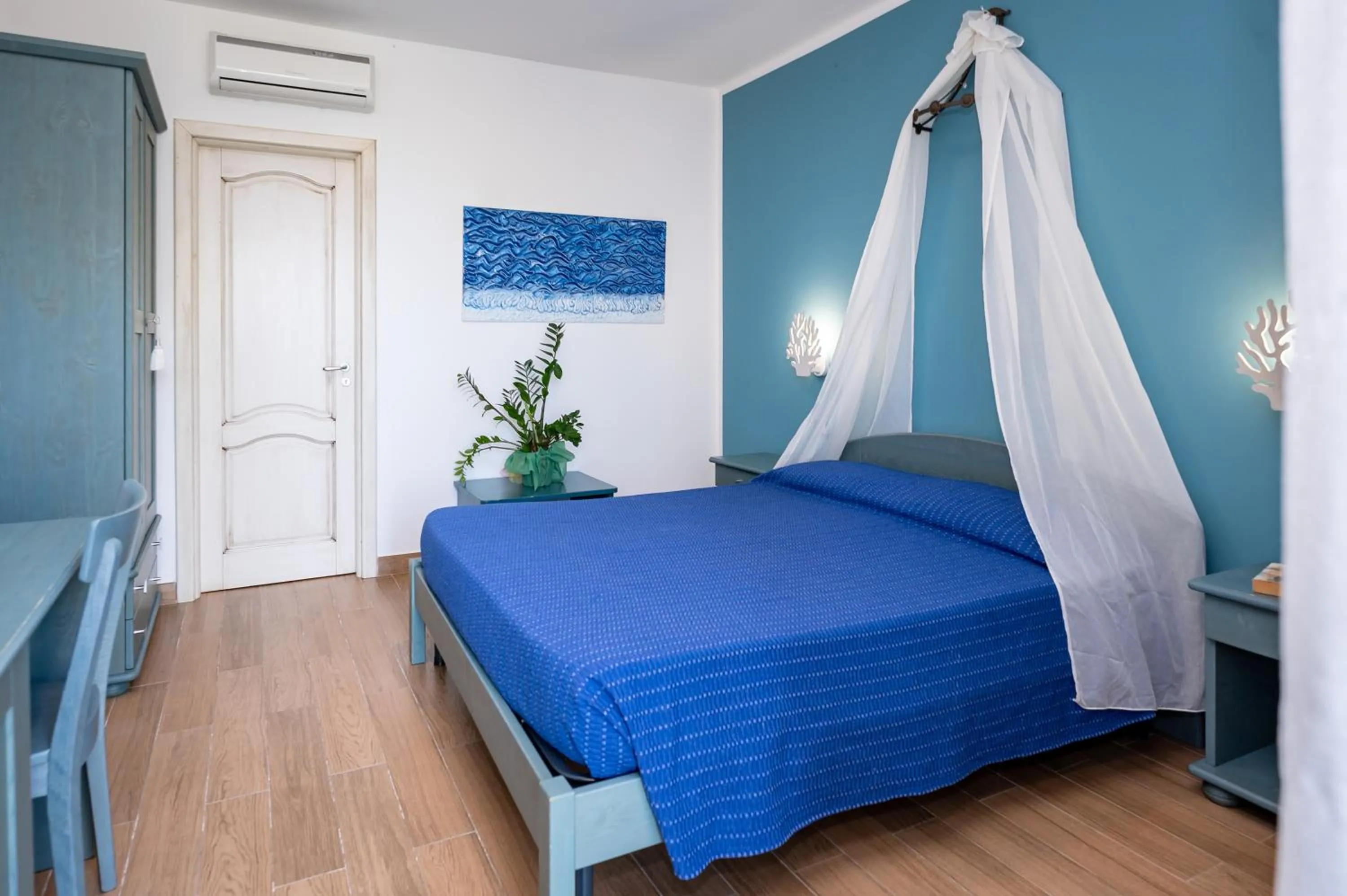 Photo of the whole room, Bed in Antica Dimora Palinuro