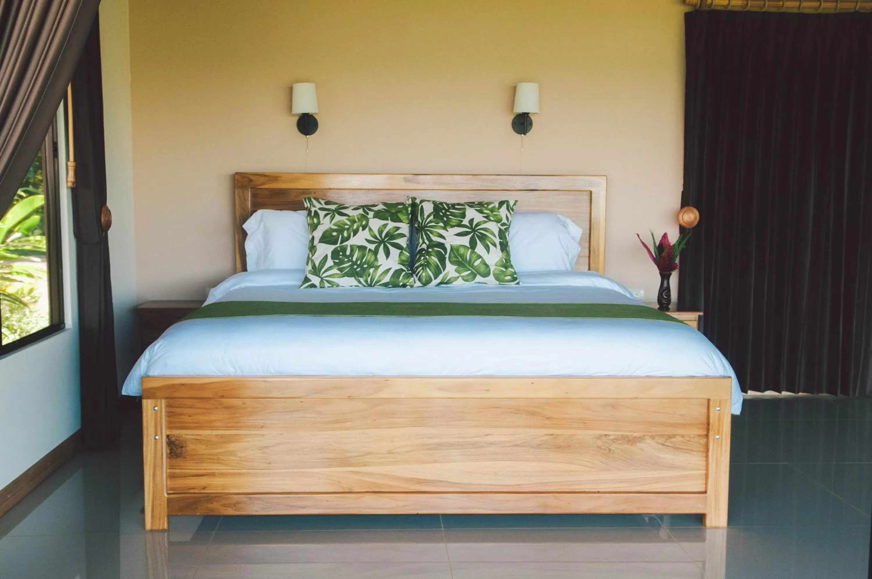 Bed in Drake Bay Greenleaf