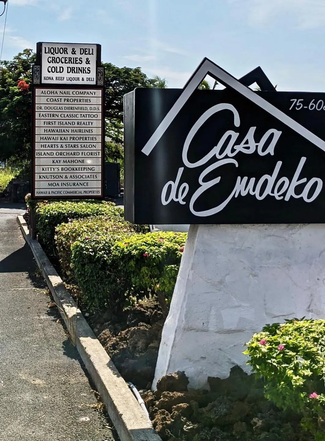 Property building in Unwind on Your Fantasy Hawaiian Vacation- 1BD/1BA Condo in Kailua-Kona, Hawaii