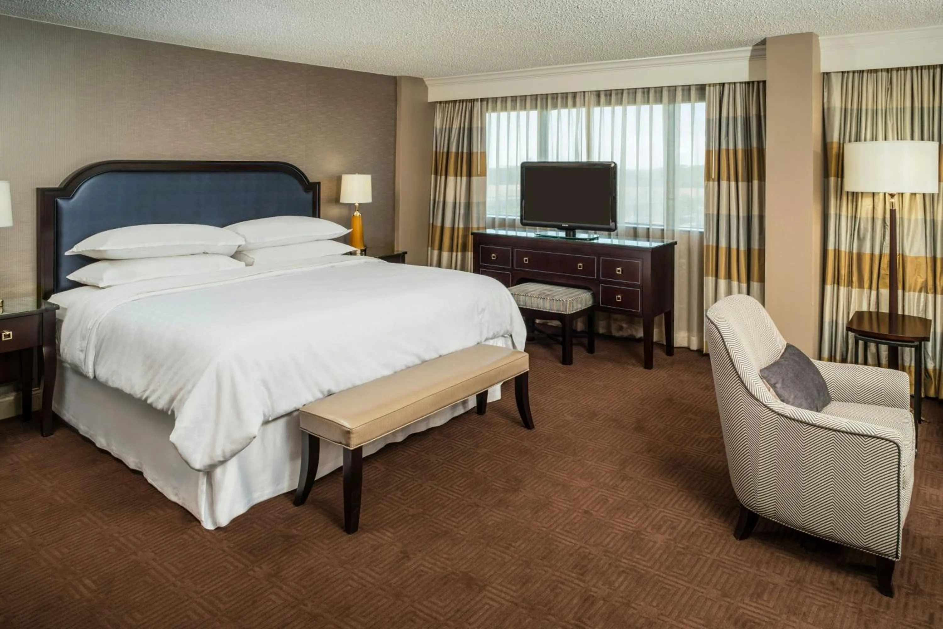 Photo of the whole room, Bed in Sheraton North Houston at George Bush Intercontinental