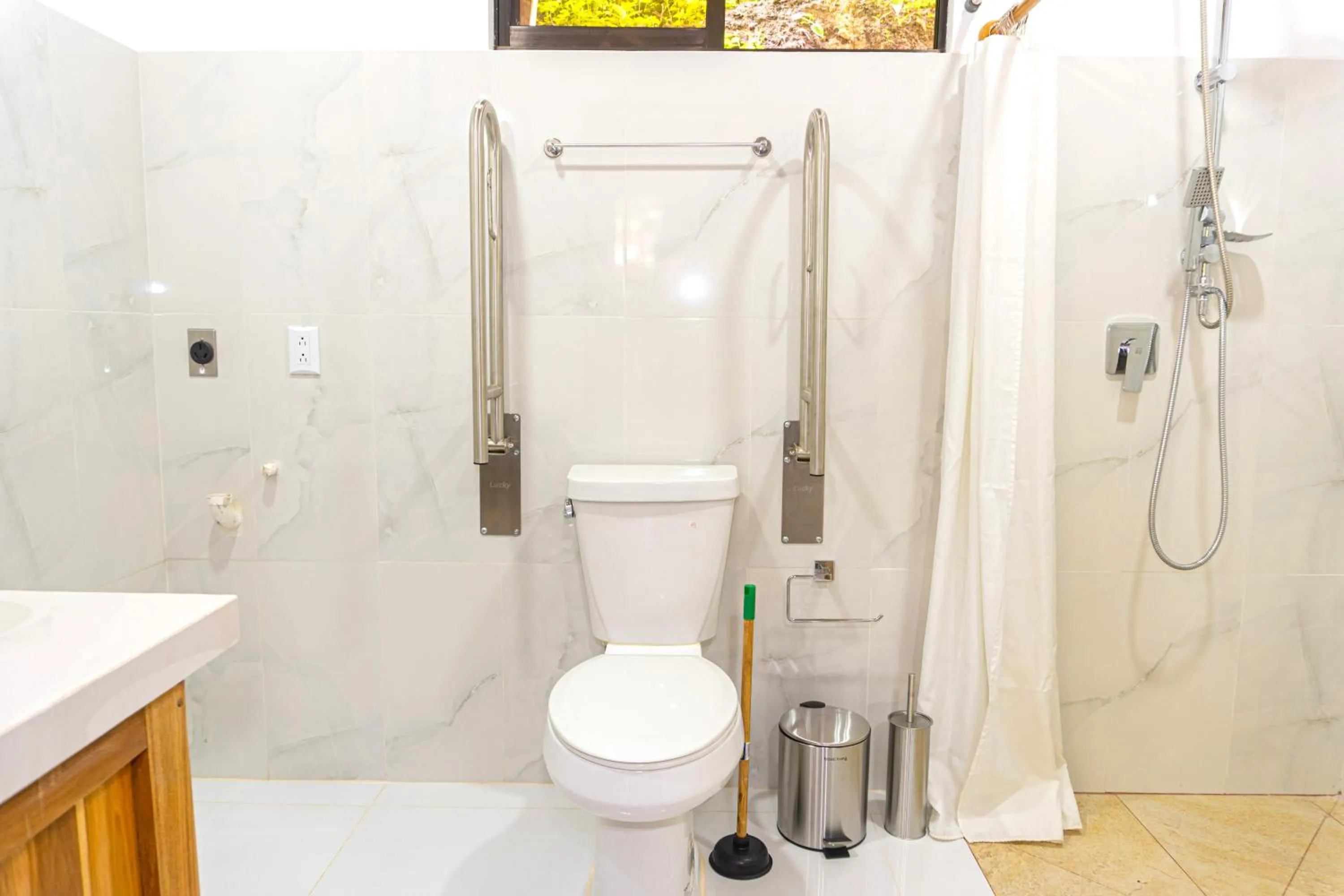 Toilet in Corcovado & Drake Inn