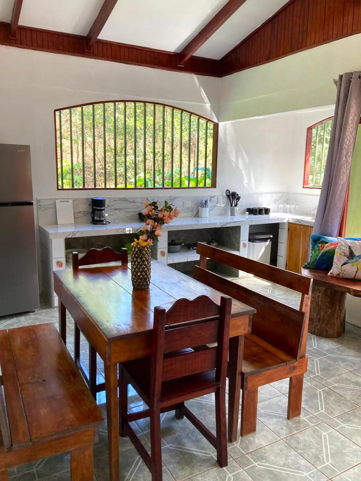 Kitchen or kitchenette in Corcovado & Drake Inn
