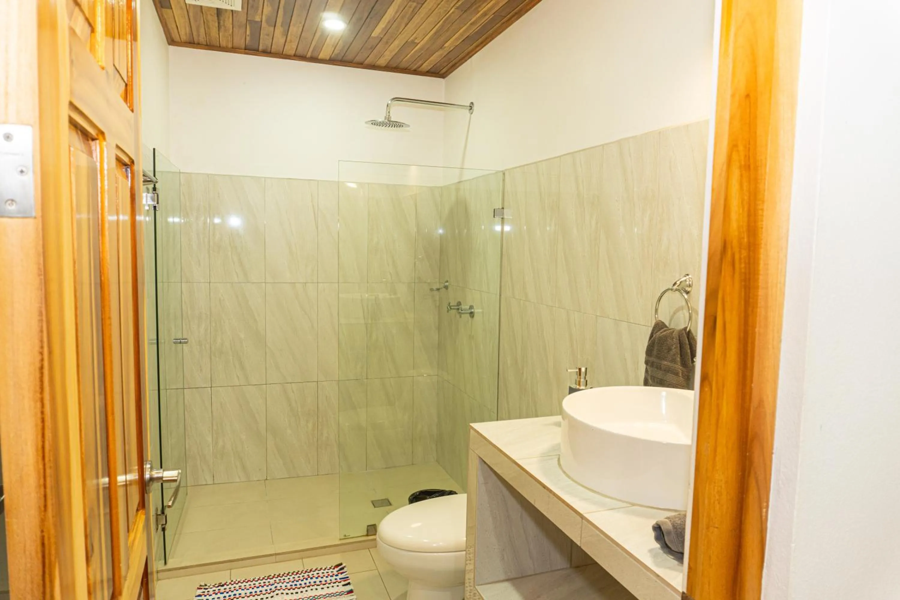 Shower in Corcovado & Drake Inn