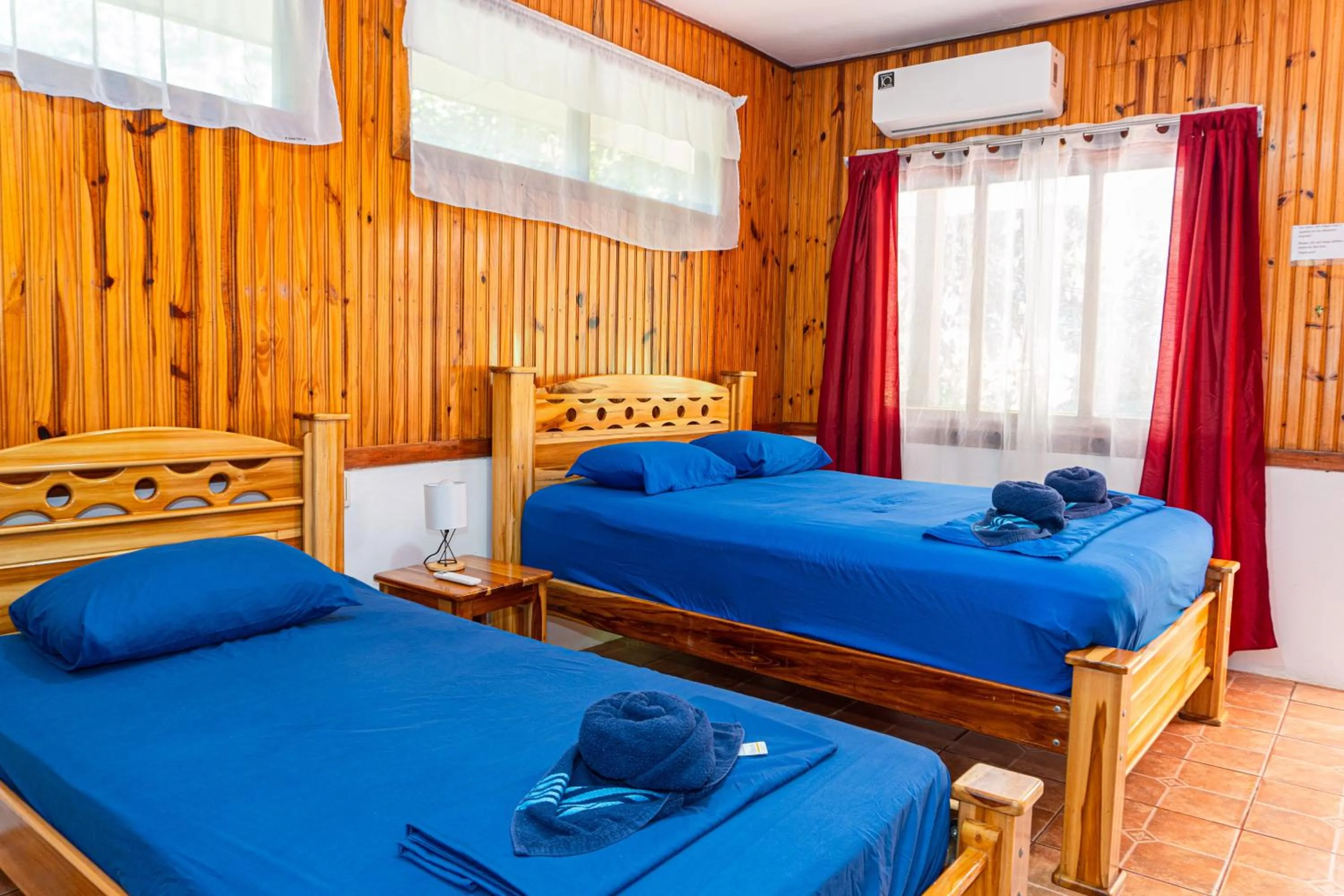 Bedroom, Bed in Corcovado & Drake Inn