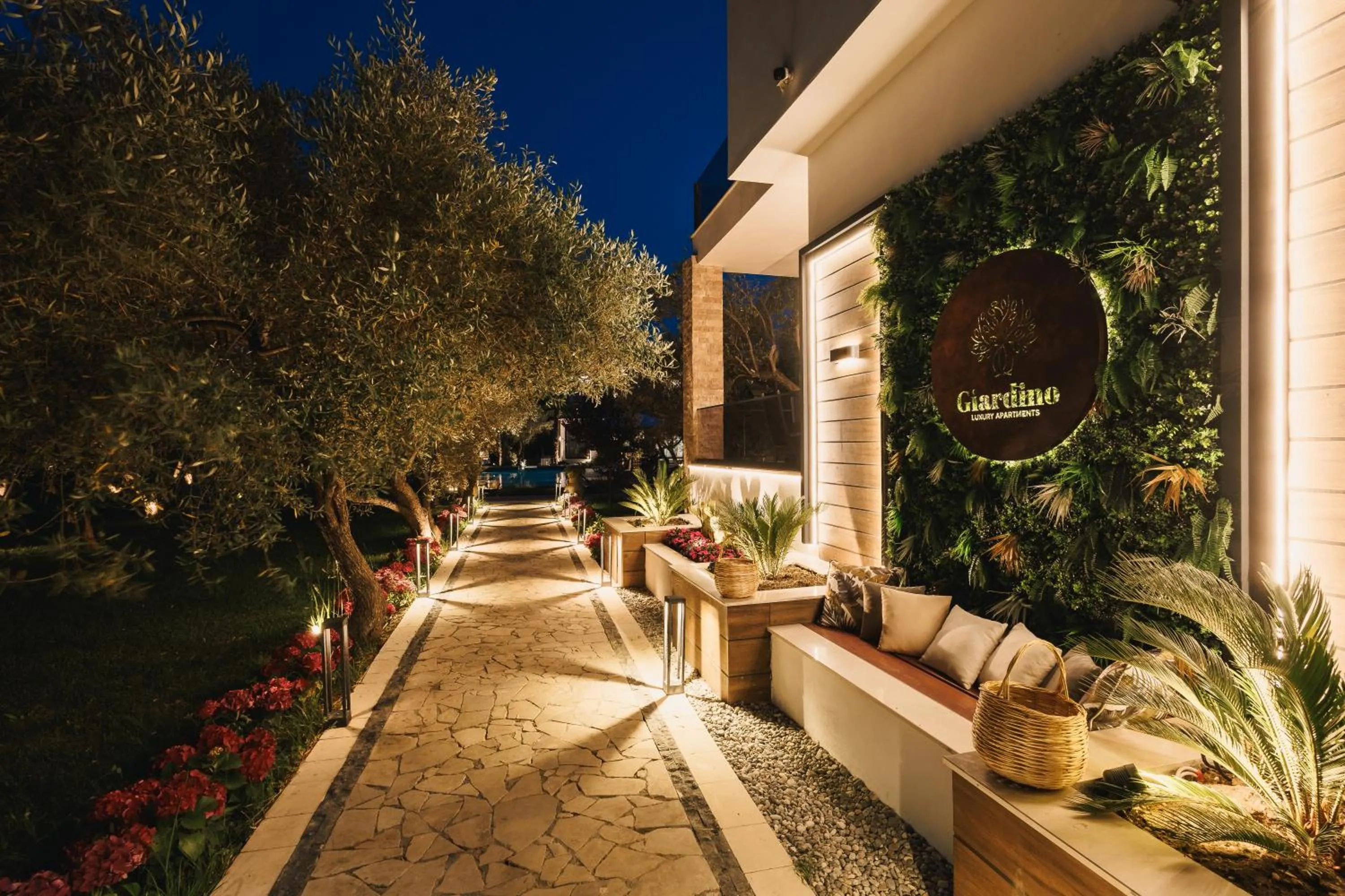 Giardino Lux Apartments