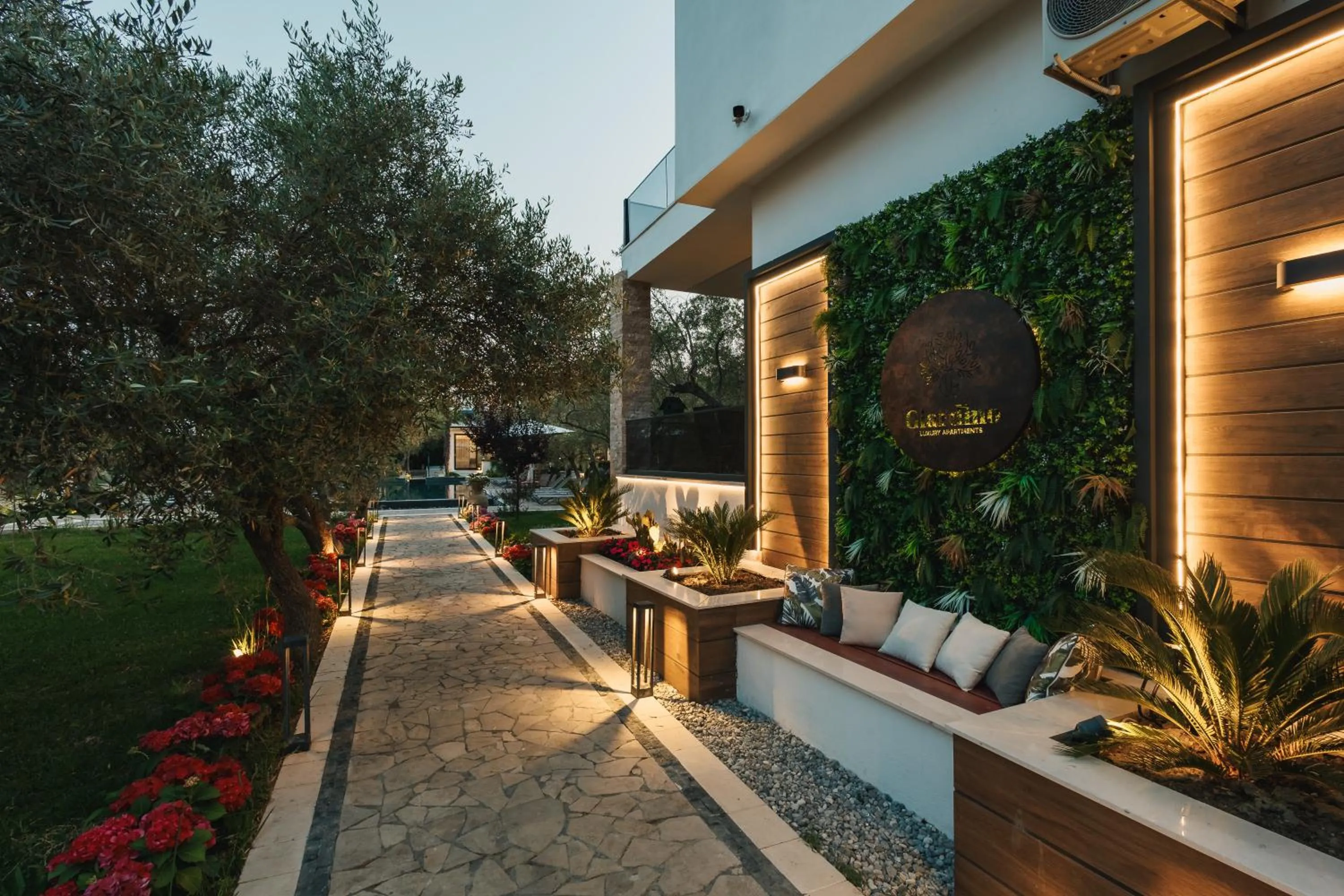 Giardino Lux Apartments