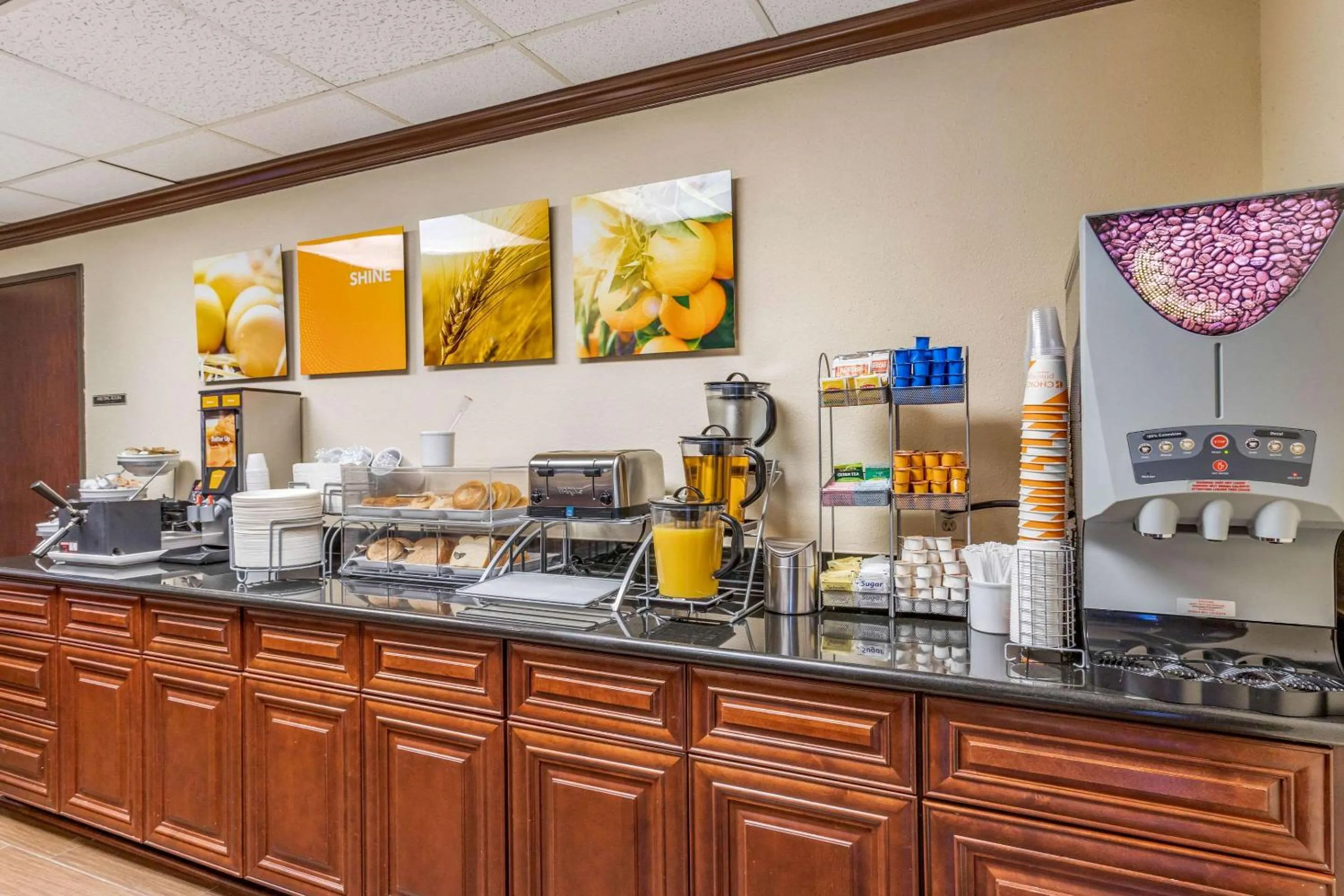 Restaurant/places to eat in Comfort Suites - Near the Galleria