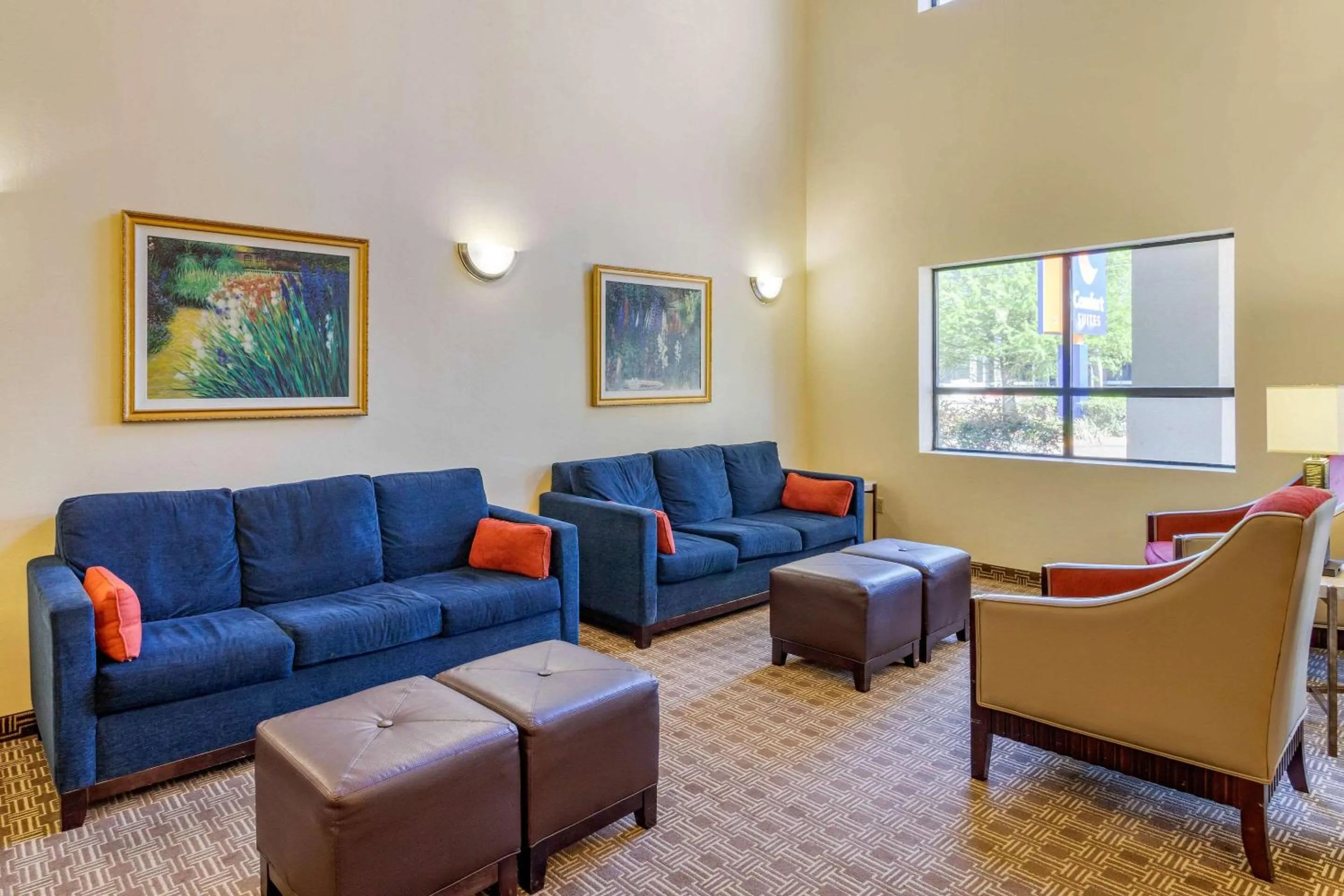 Lobby or reception in Comfort Suites - Near the Galleria