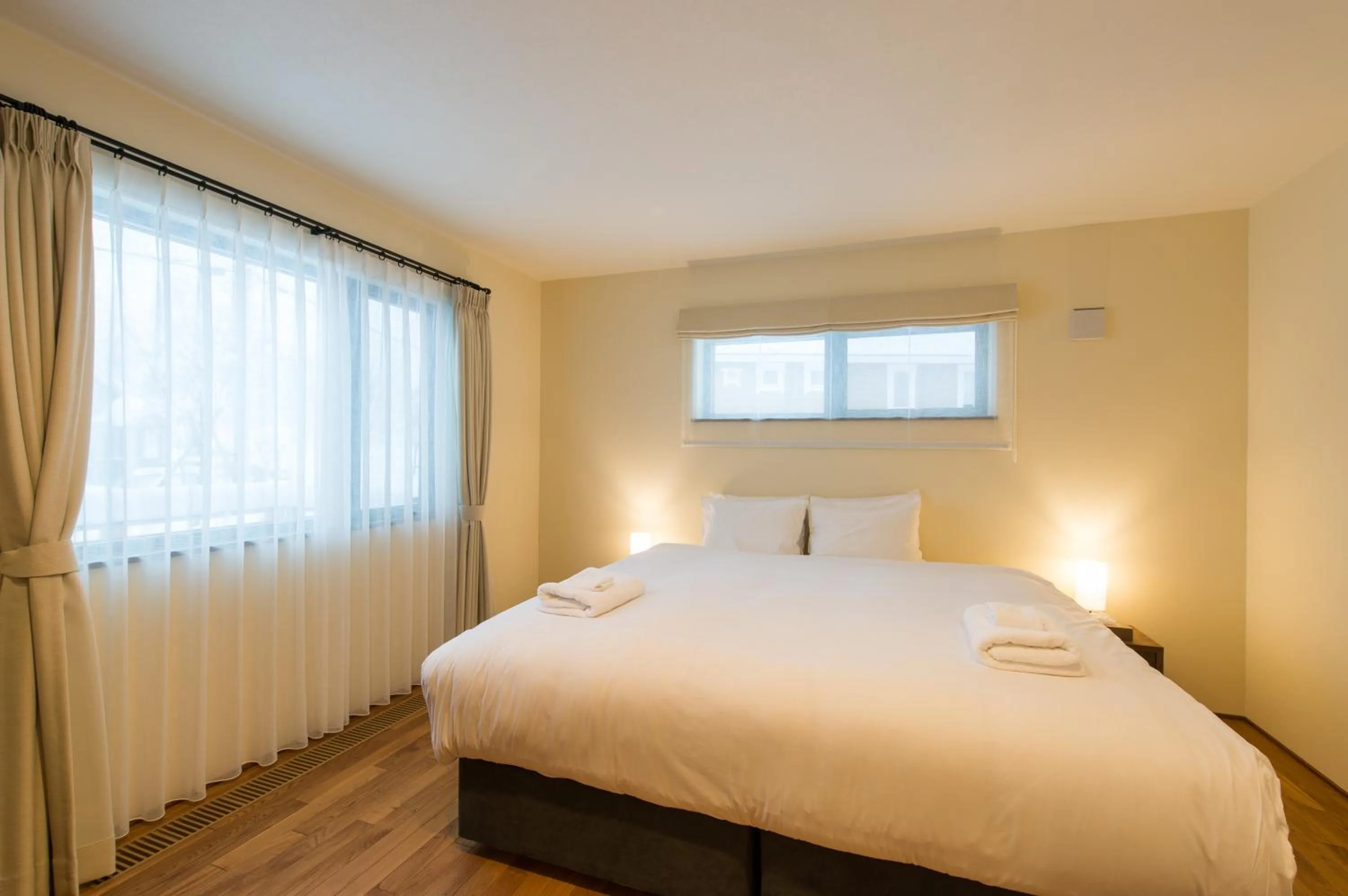 Bedroom, Bed in Tahoe Lodge by H2 Life