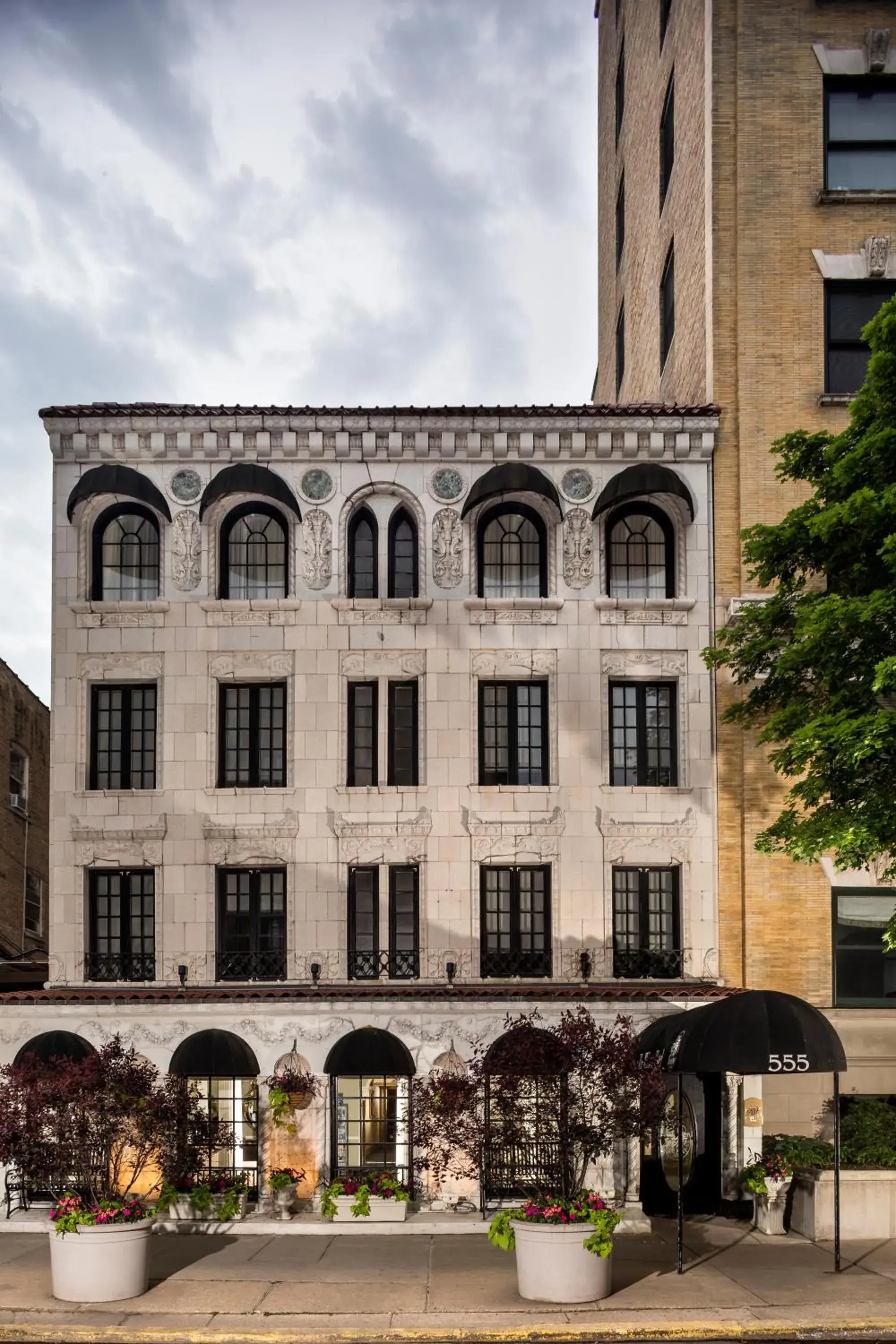 Facade/entrance in The Willows Hotel Facade/entrance in The Willows Hotel