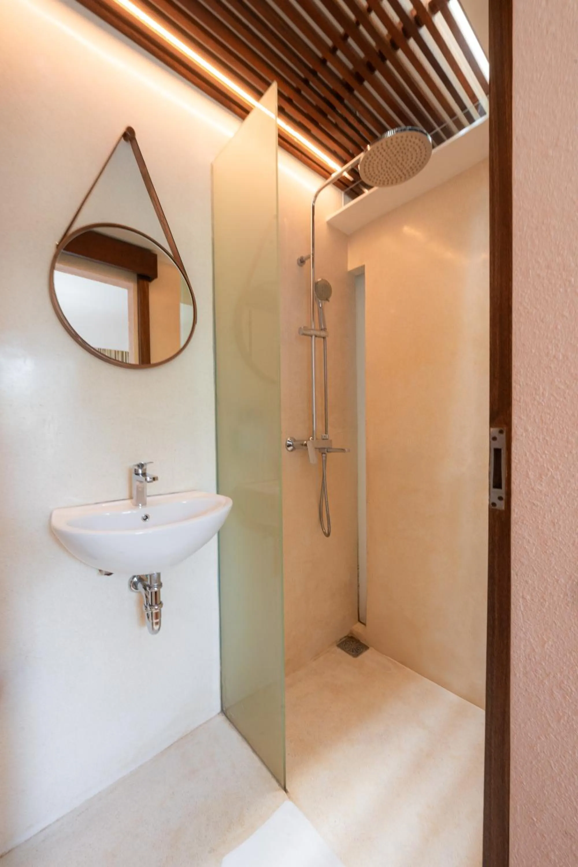 Shower in Hotel Lumi Gili Trawangan