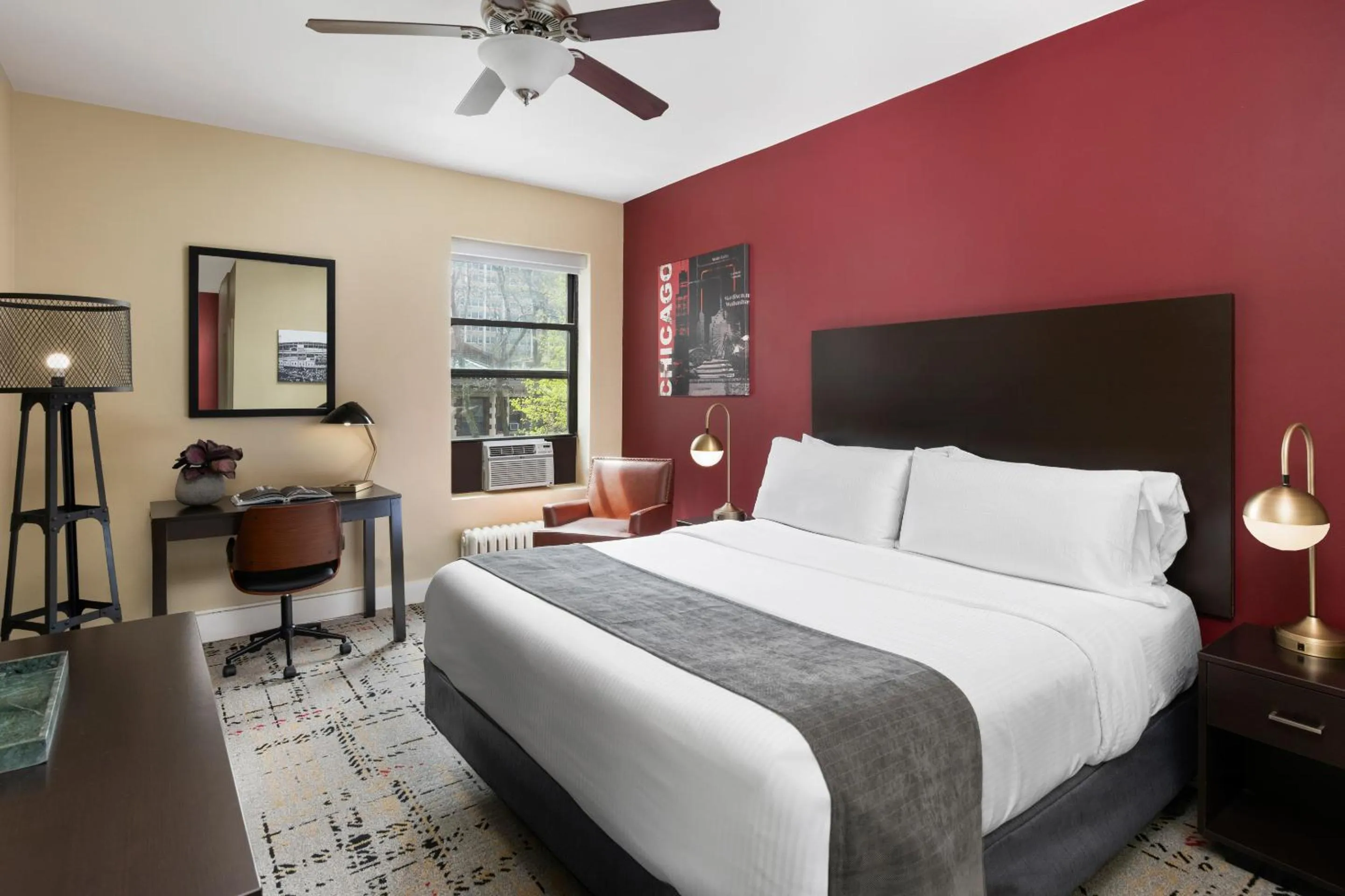 Bedroom, Bed in Majestic Hotel