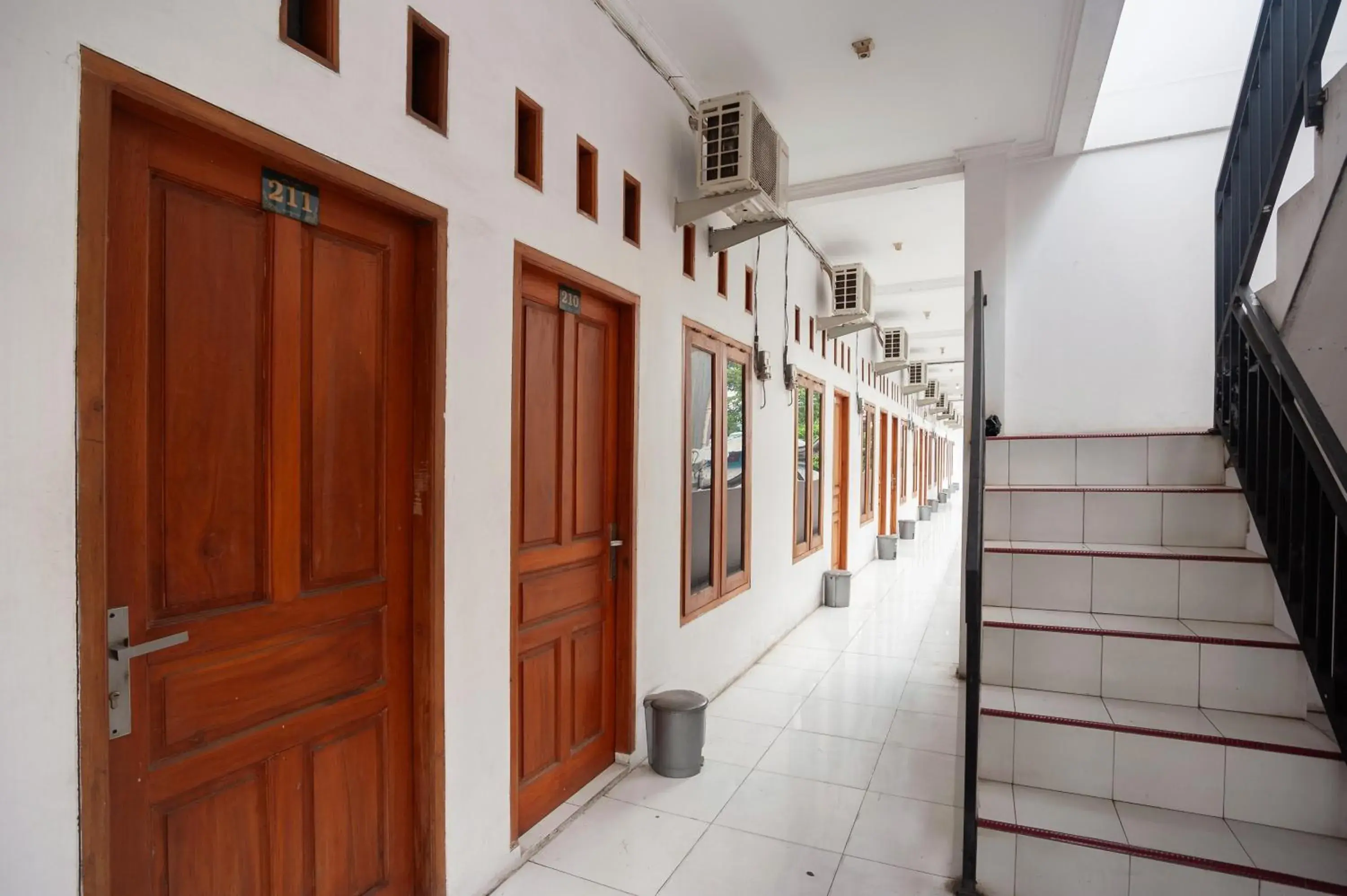 Property building in RedDoorz Syariah near Jatisampurna Hospital Property building in RedDoorz Syariah near Jatisampurna Hospital