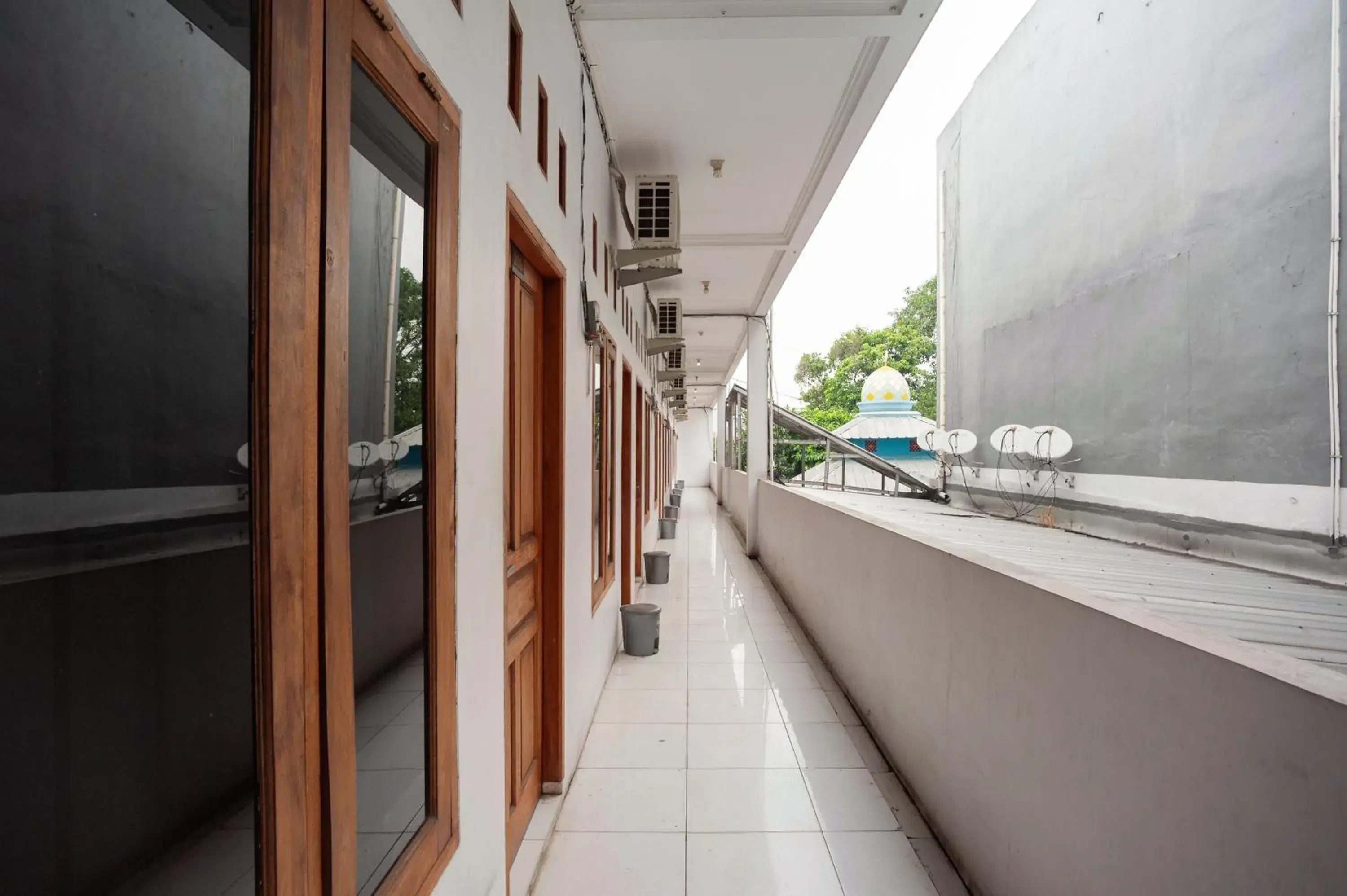 Property building in RedDoorz Syariah near Jatisampurna Hospital Property building in RedDoorz Syariah near Jatisampurna Hospital