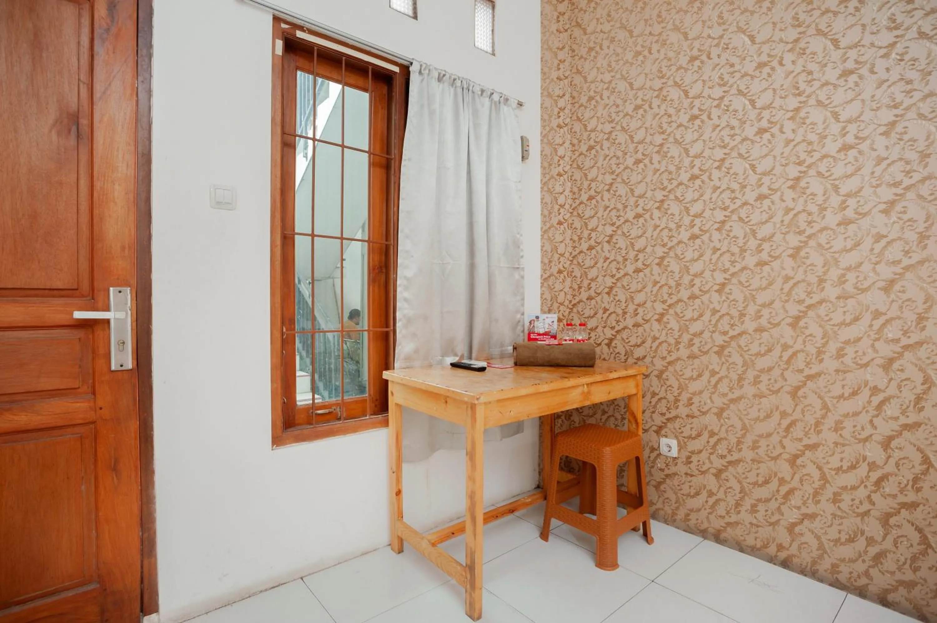 Bedroom in RedDoorz Syariah near Jatisampurna Hospital