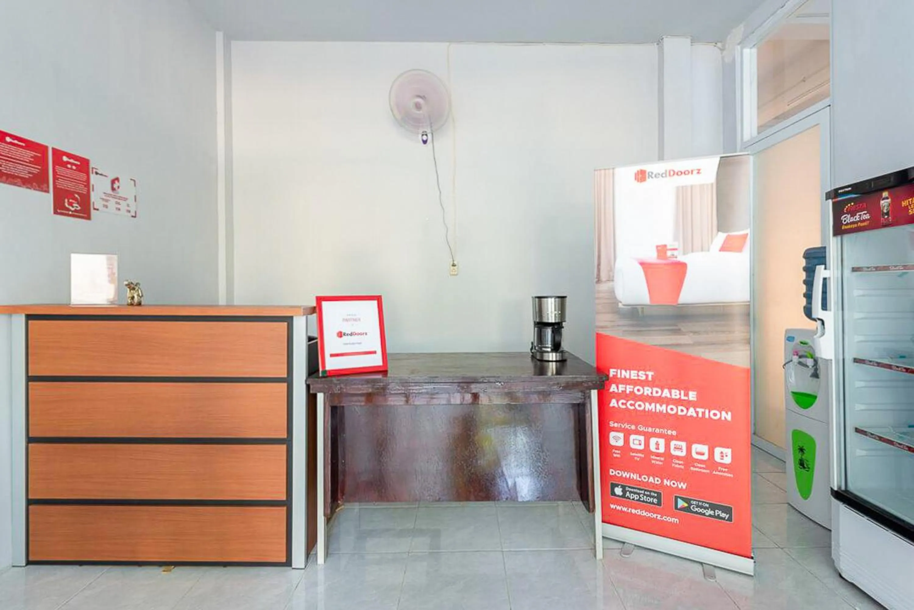 Lobby or reception in RedDoorz Plus Syariah @ Raya Nginden 2