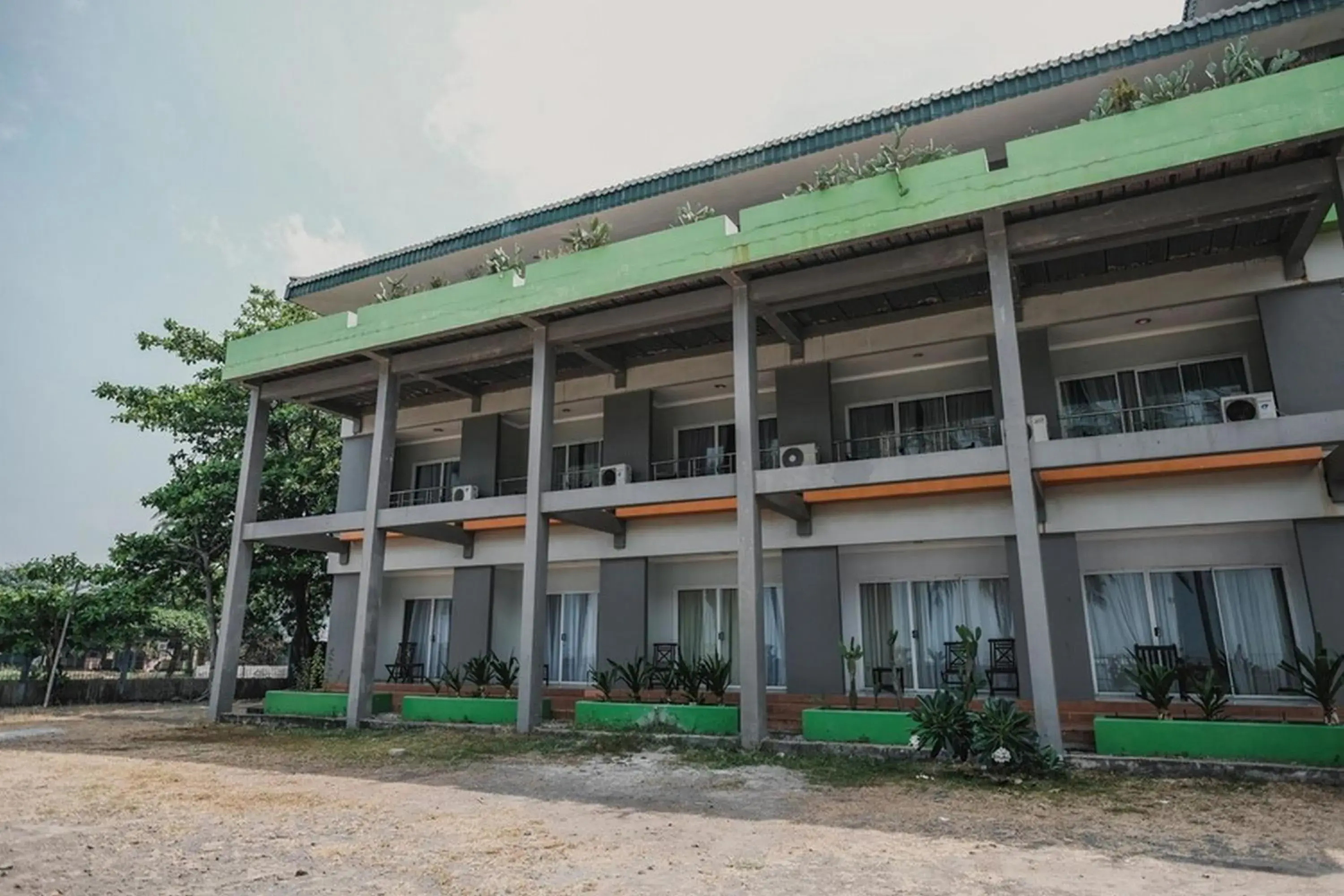 Property building in RedDoorz Plus near Pelabuhan Merak Property building in RedDoorz Plus near Pelabuhan Merak