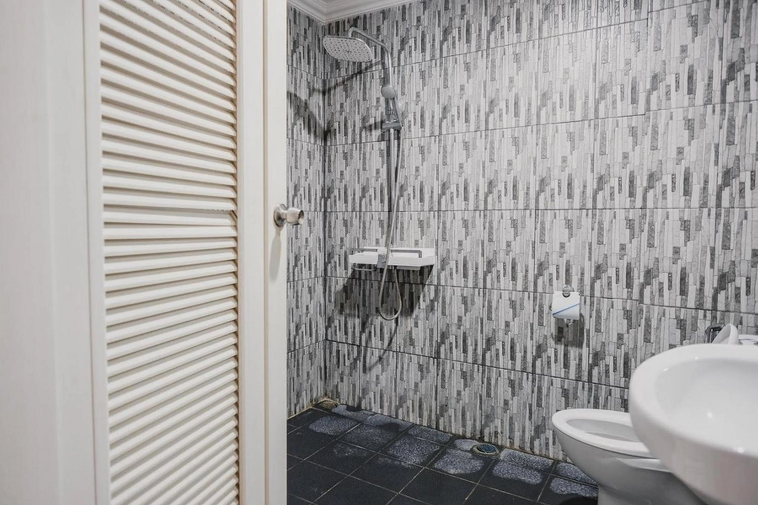 RedDoorz Plus near Pelabuhan Merak