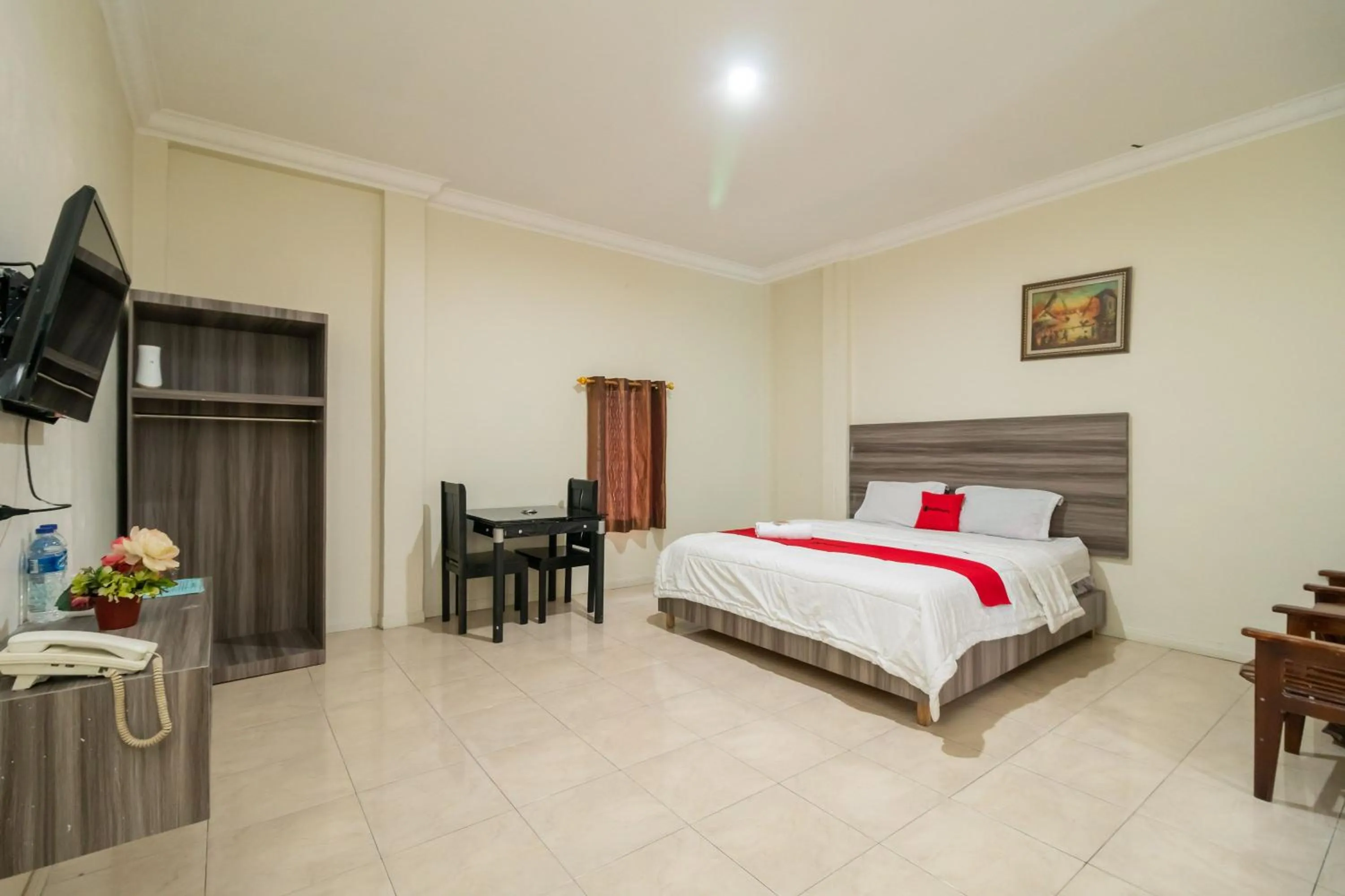 Photo of the whole room, Bed in RedDoorz @ Pematangsiantar