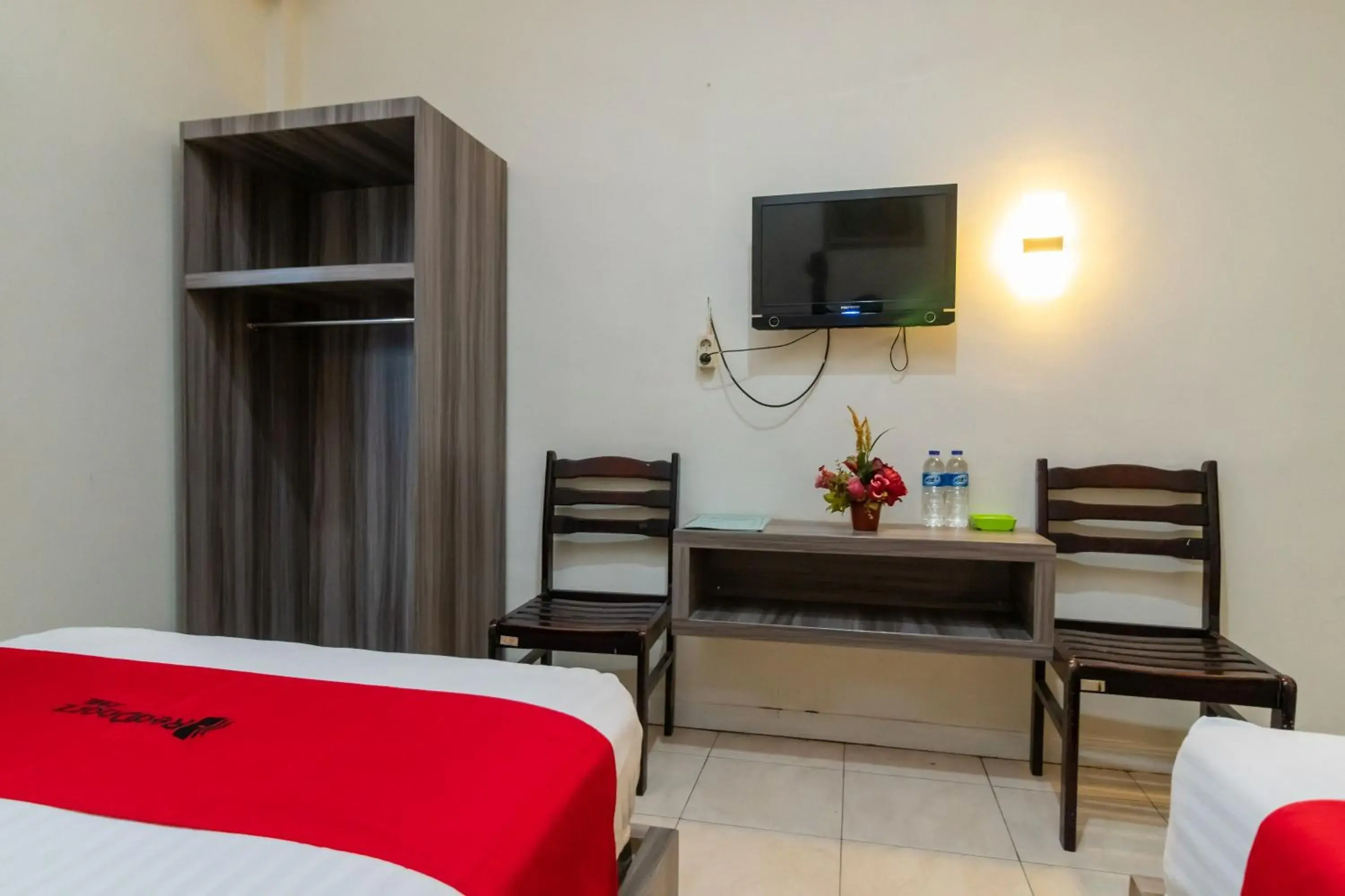 Bedroom, Bed in RedDoorz @ Pematangsiantar Bedroom, Bed in RedDoorz @ Pematangsiantar