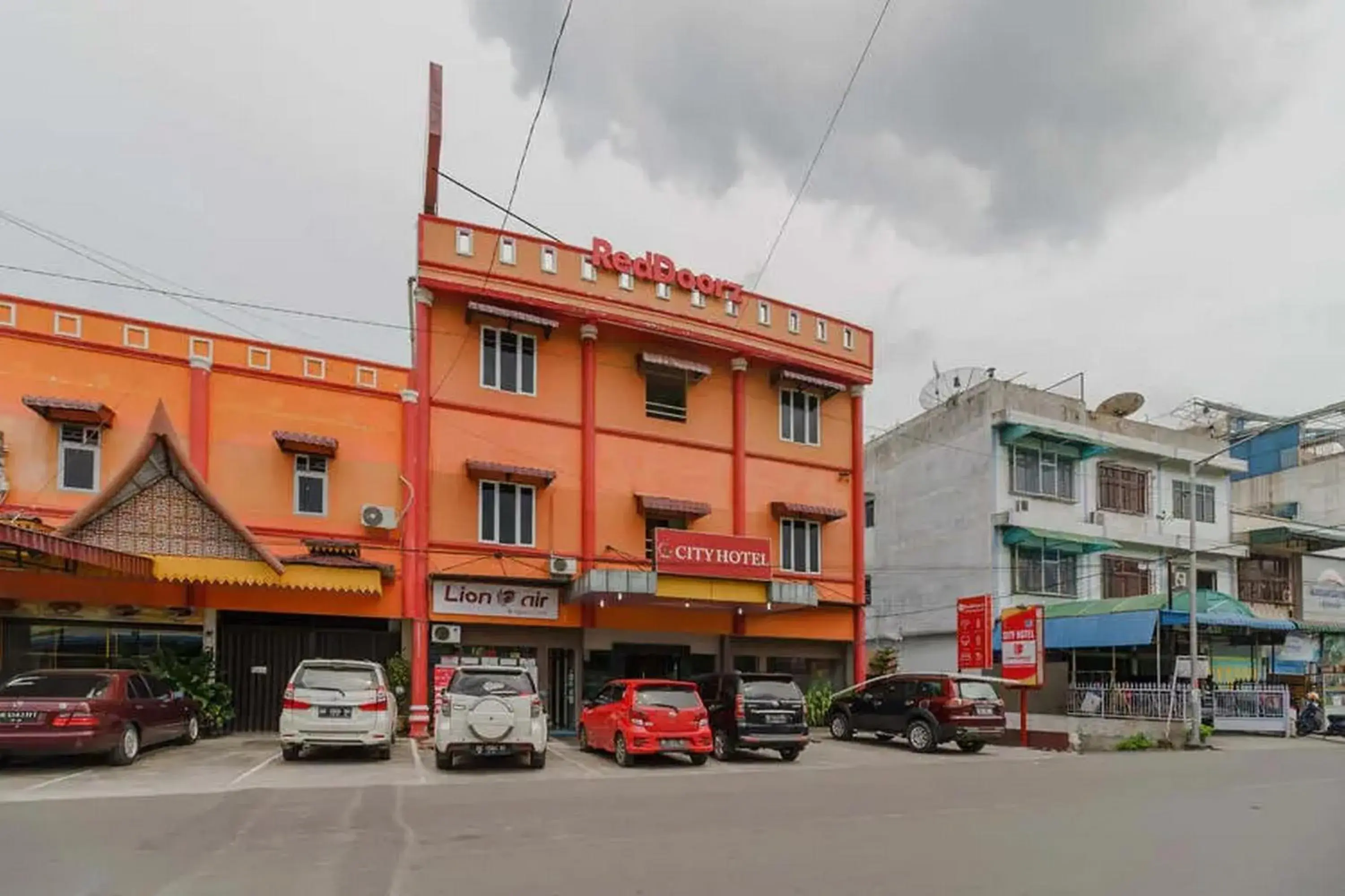 Property building in RedDoorz @ Pematangsiantar Property building in RedDoorz @ Pematangsiantar