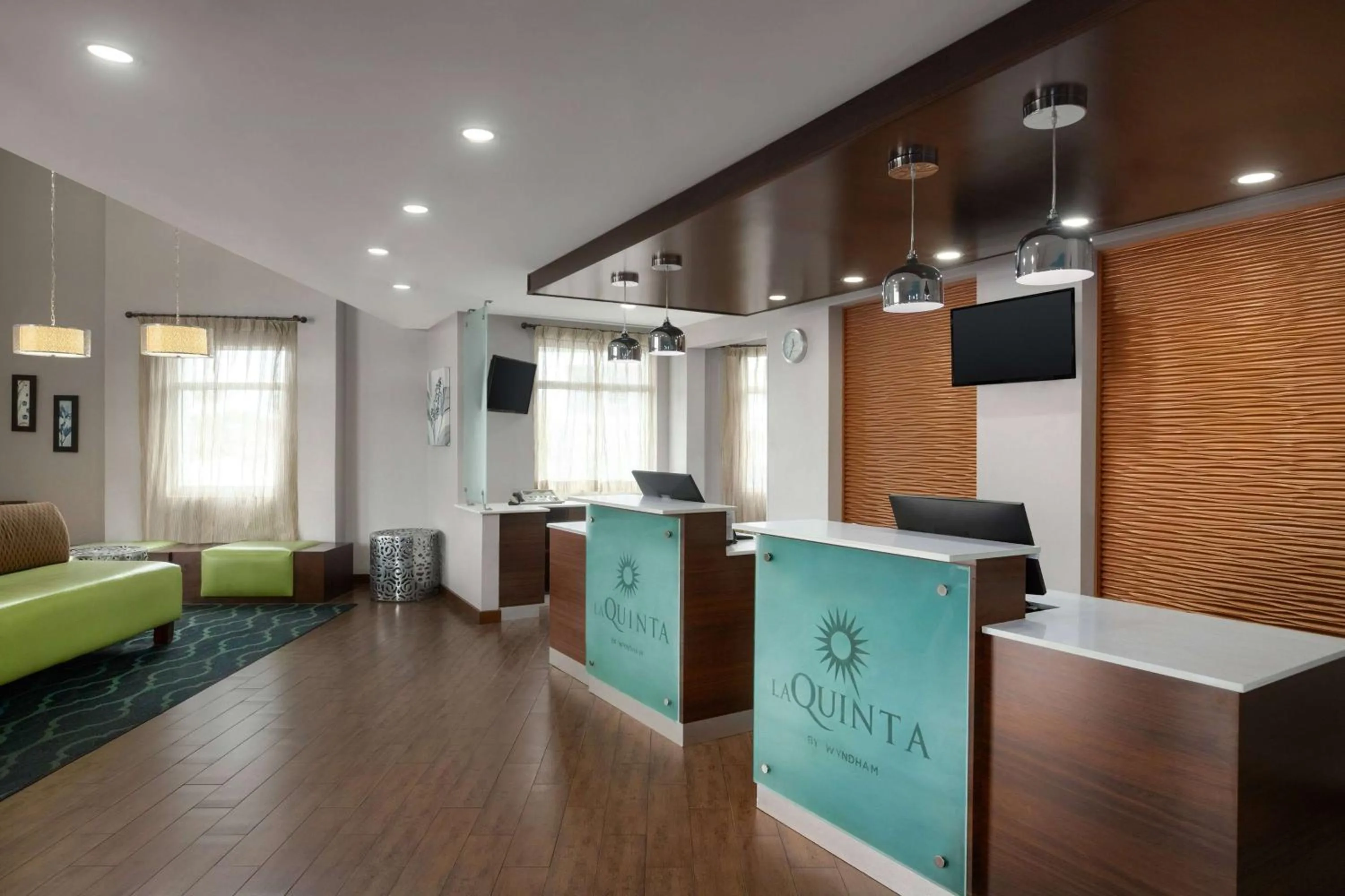 Lobby or reception in La Quinta by Wyndham Oceanfront Daytona Beach