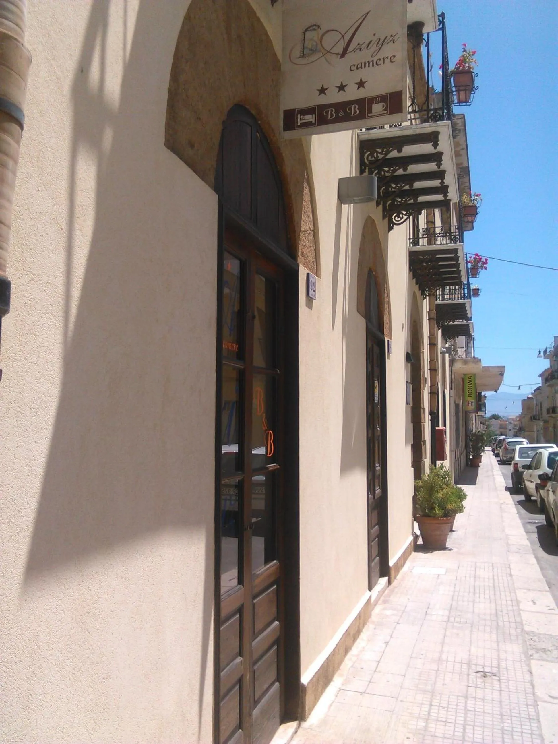 Facade/entrance in Aziyz Camere