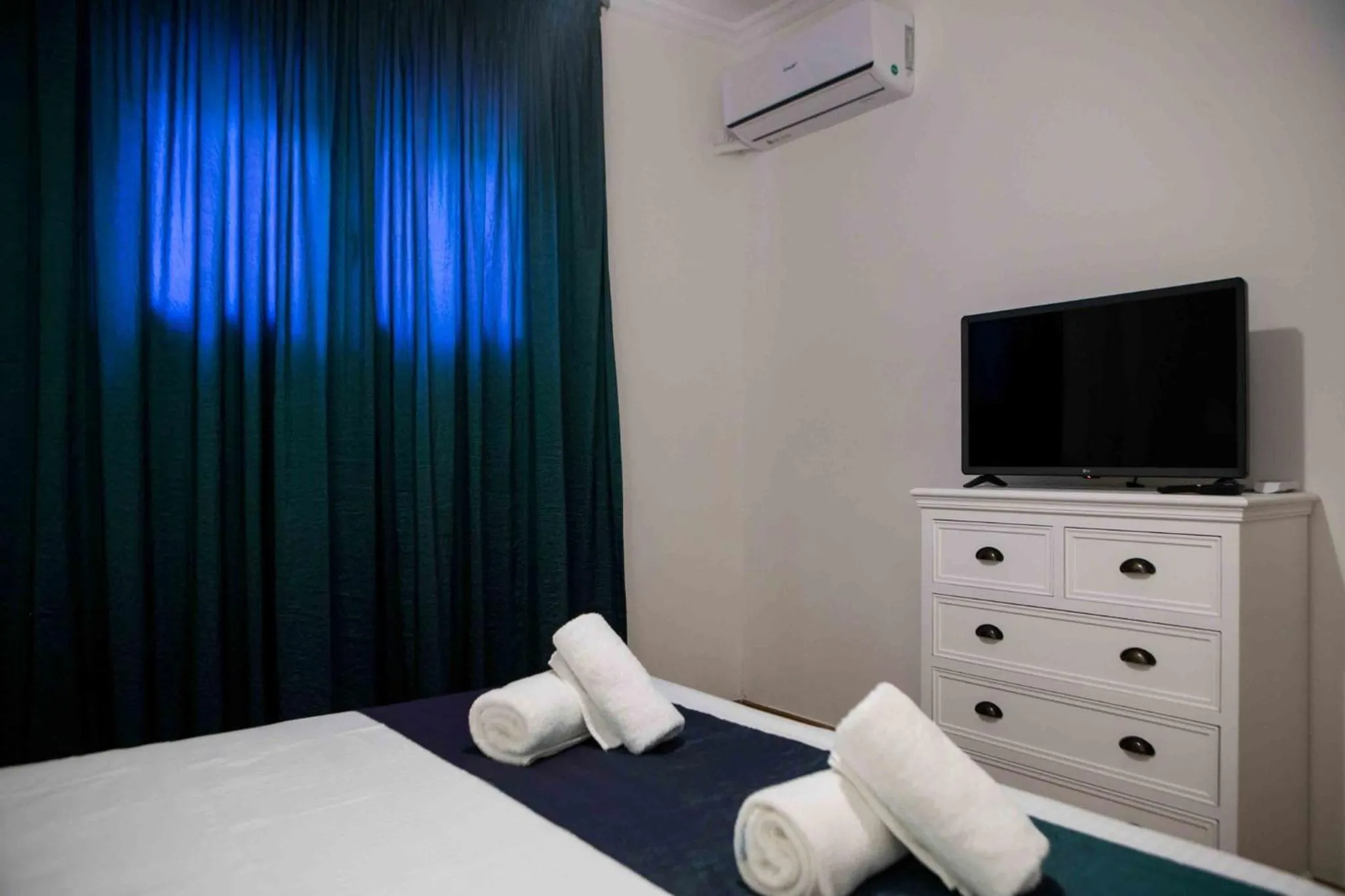 Bed in Best House, Kolchidos, Ampelokipoi Metro, Athens