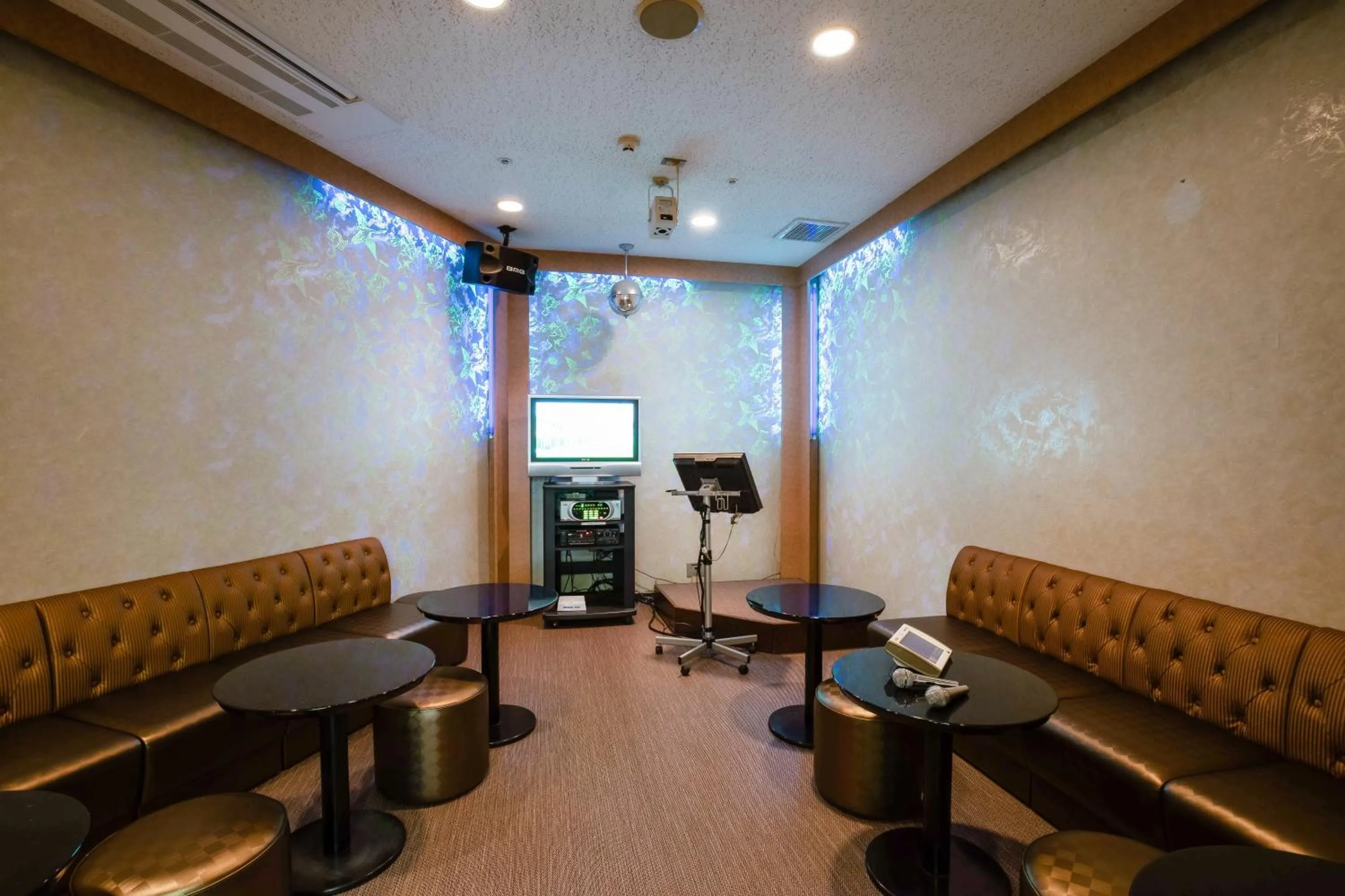 Karaoke in KAMENOI HOTEL Kanonji