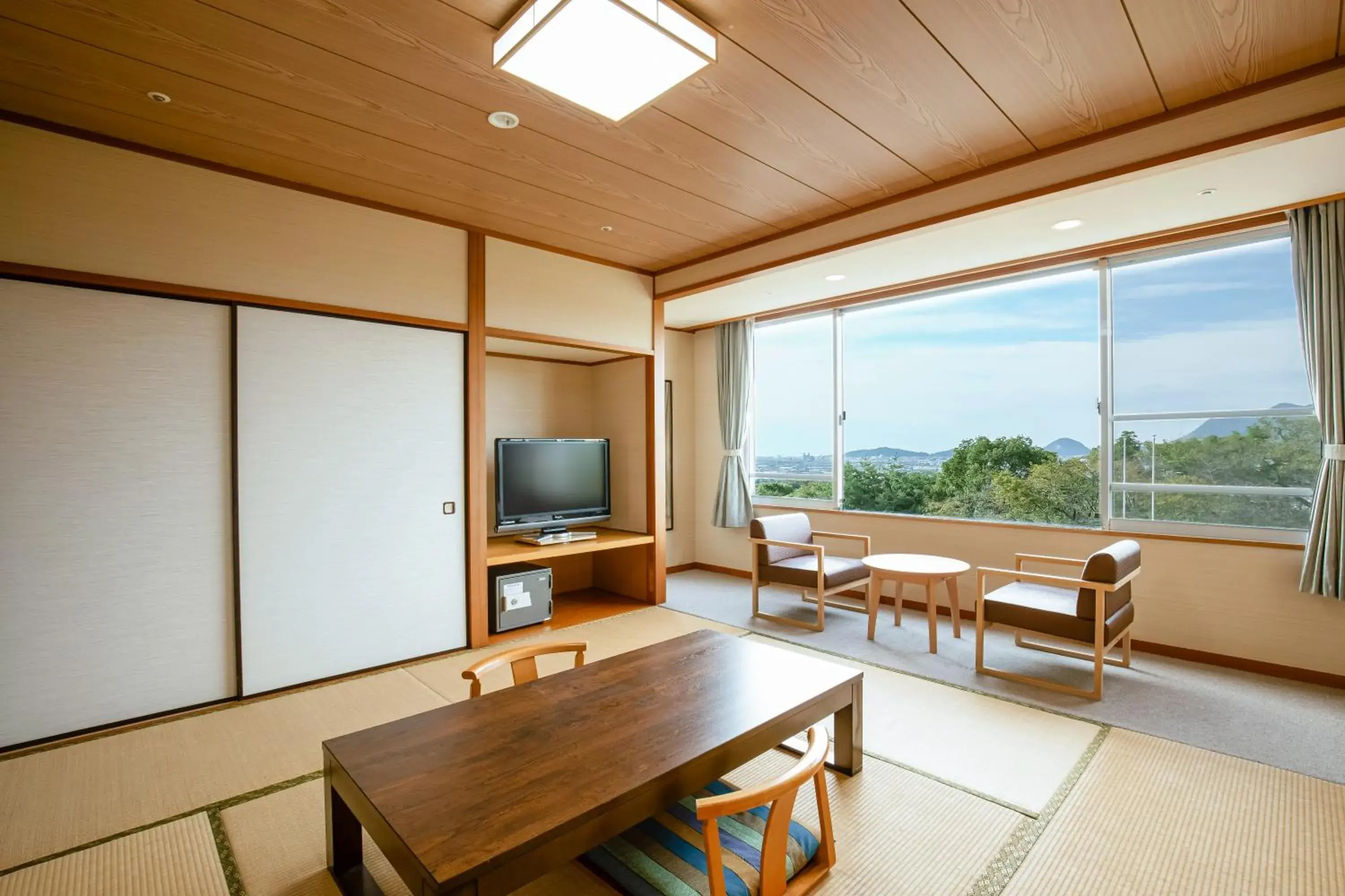 Japanese-style Room with 8 Tatami (MAX 4 Adults) - single occupancy in KAMENOI HOTEL Kanonji Japanese-style Room with 8 Tatami (MAX 4 Adults) - single occupancy in KAMENOI HOTEL Kanonji