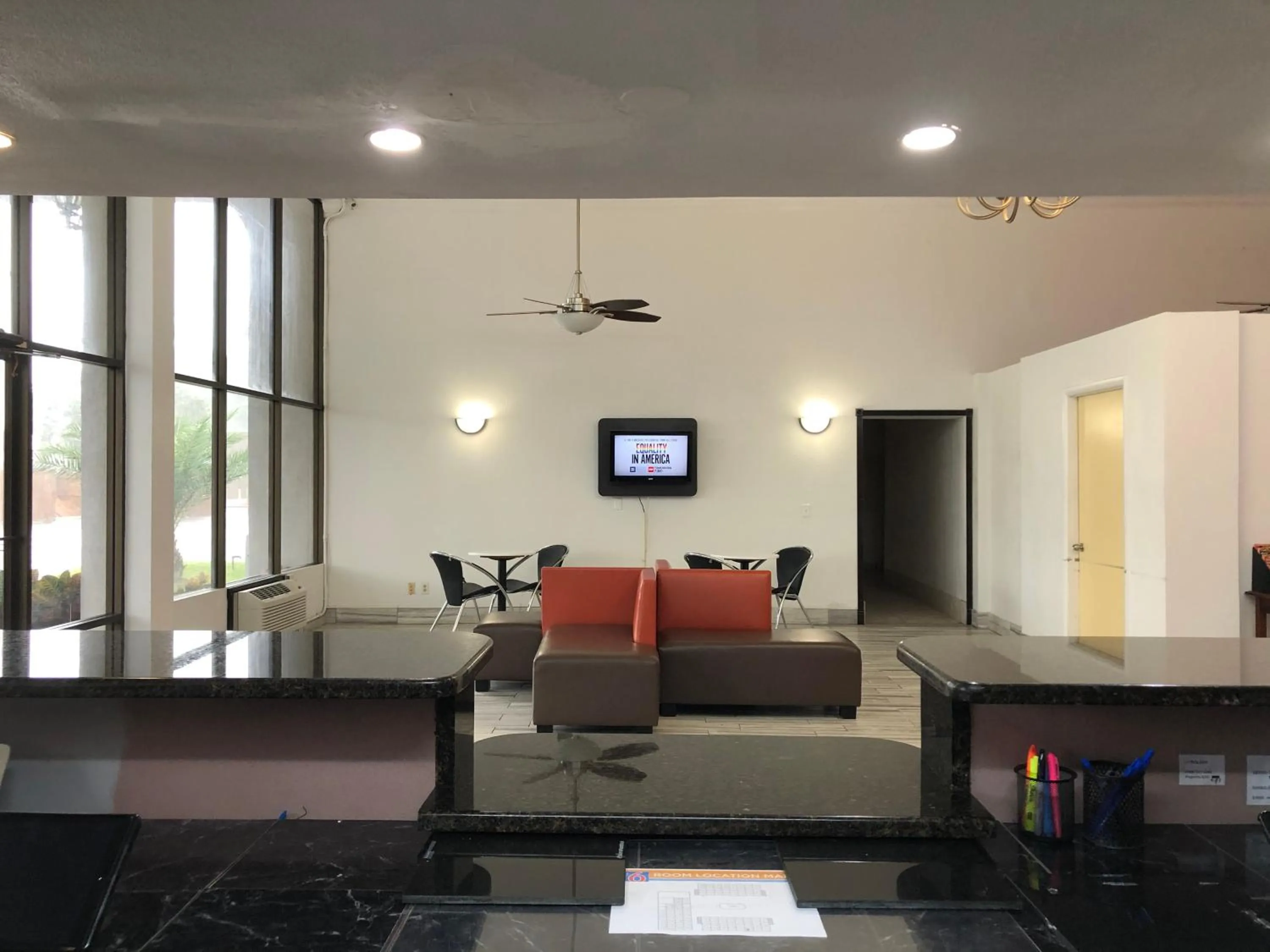 Seating area in Motel 6-Daytona Beach, FL - Speedway