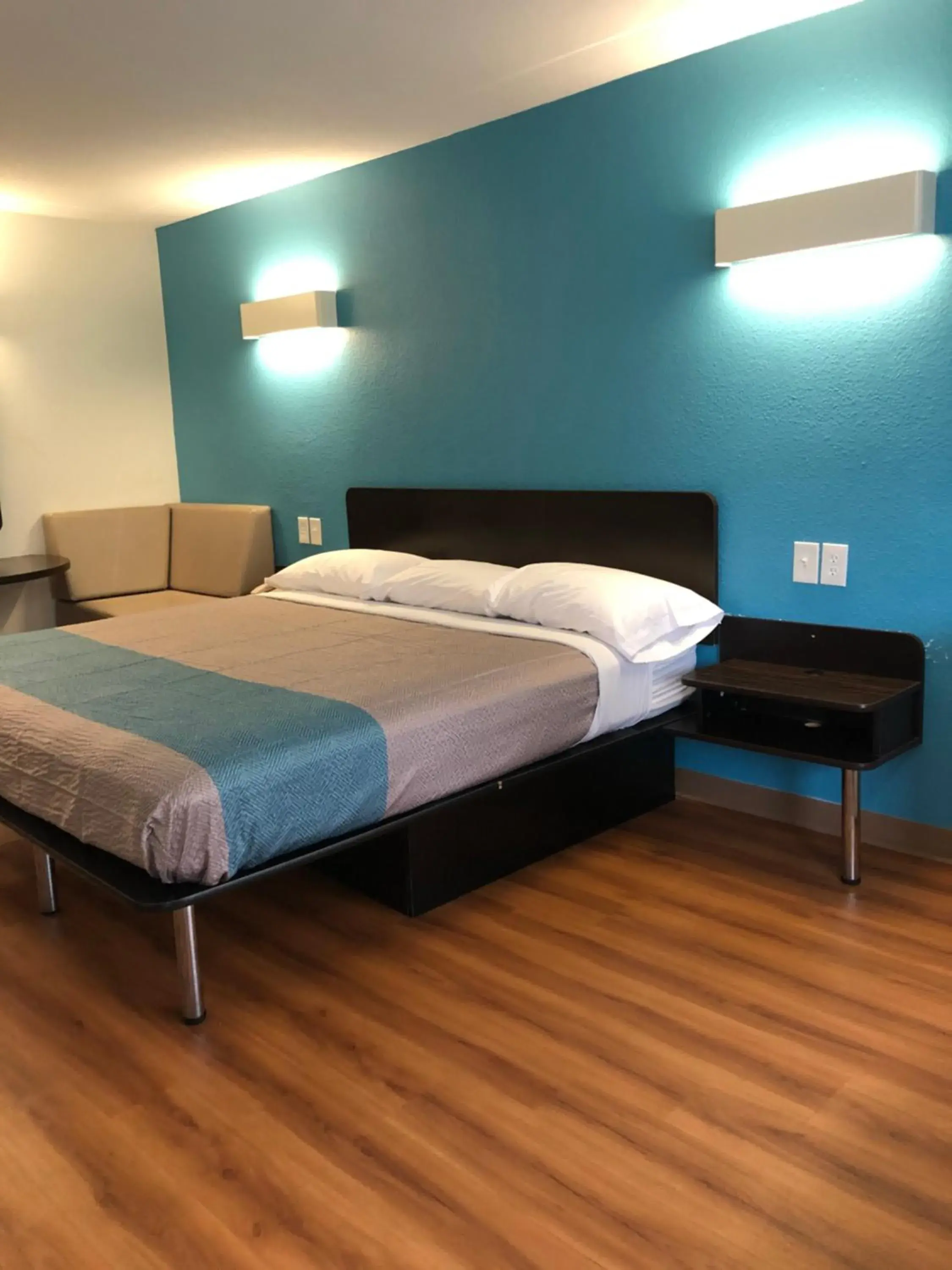 Bedroom, Bed in Motel 6-Daytona Beach, FL - Speedway Bedroom, Bed in Motel 6-Daytona Beach, FL - Speedway