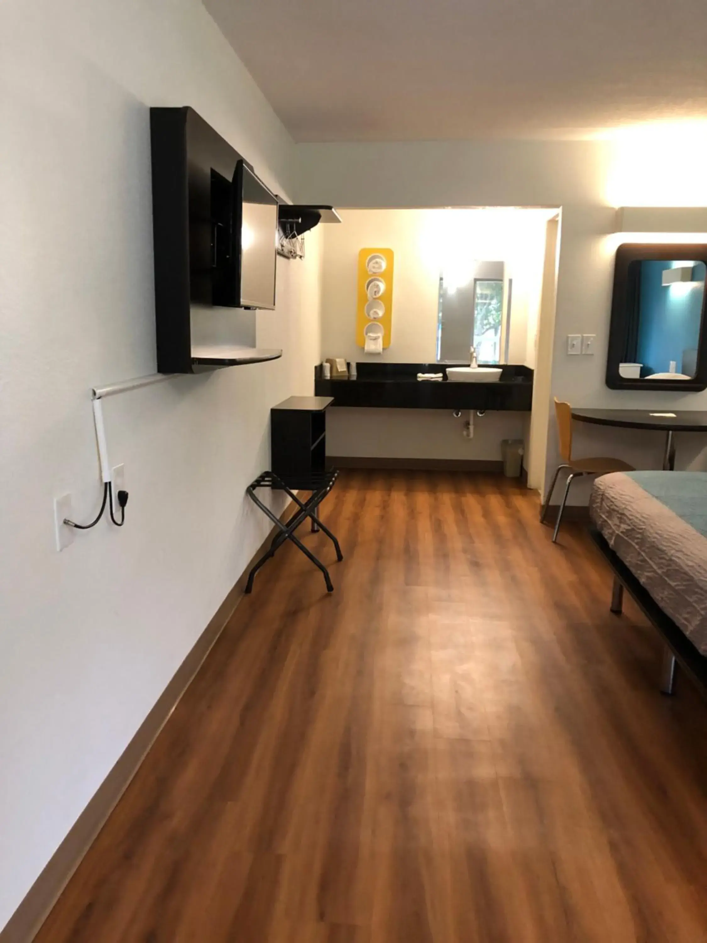 Bedroom, Bed in Motel 6-Daytona Beach, FL - Speedway Bedroom, Bed in Motel 6-Daytona Beach, FL - Speedway