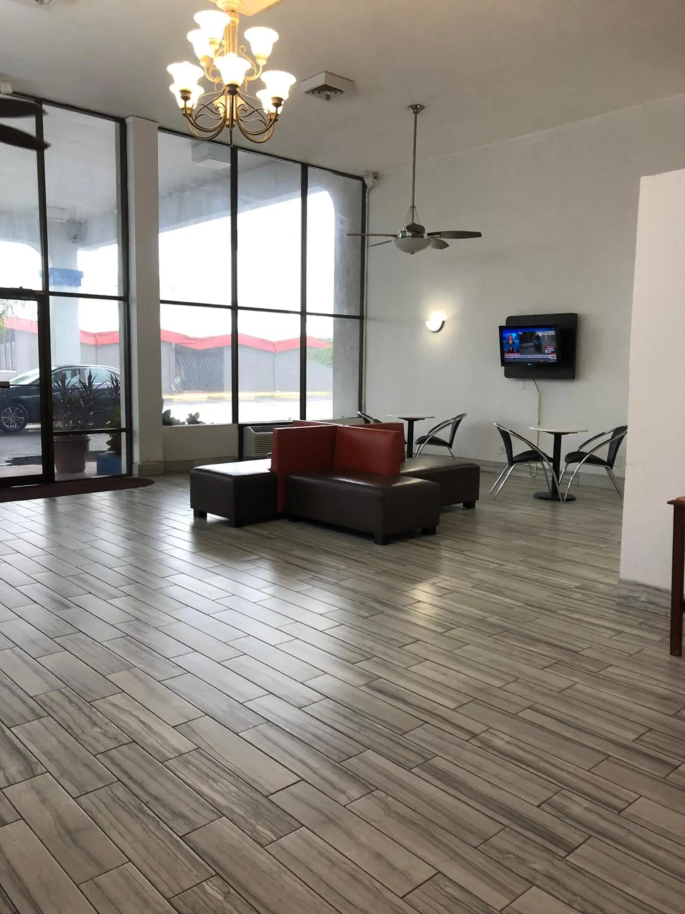 TV and multimedia in Motel 6-Daytona Beach, FL - Speedway TV and multimedia in Motel 6-Daytona Beach, FL - Speedway