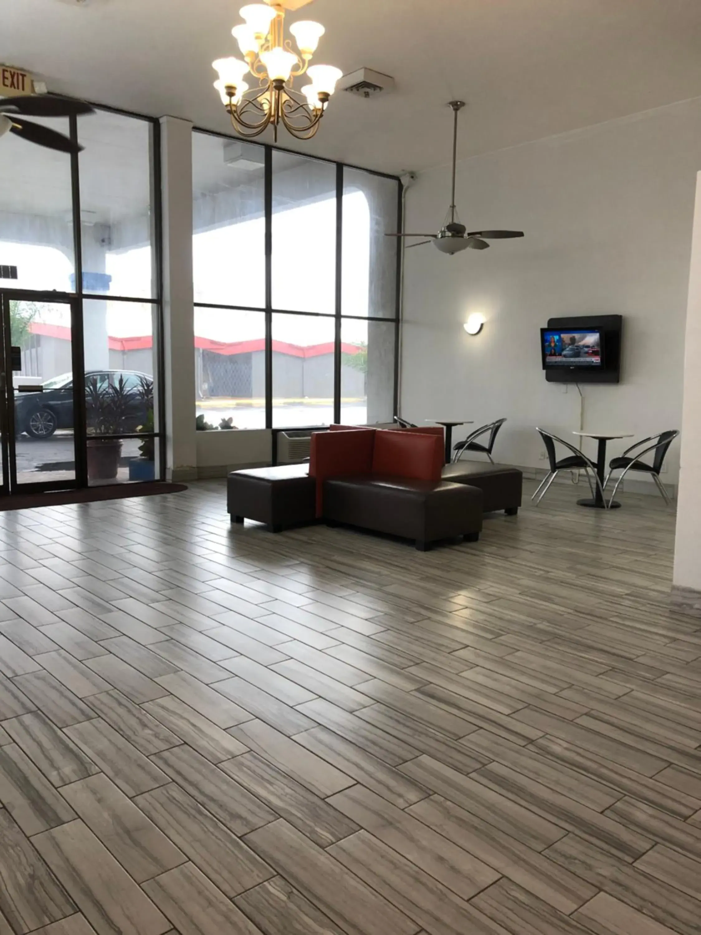 Living room in Motel 6-Daytona Beach, FL - Speedway Living room in Motel 6-Daytona Beach, FL - Speedway