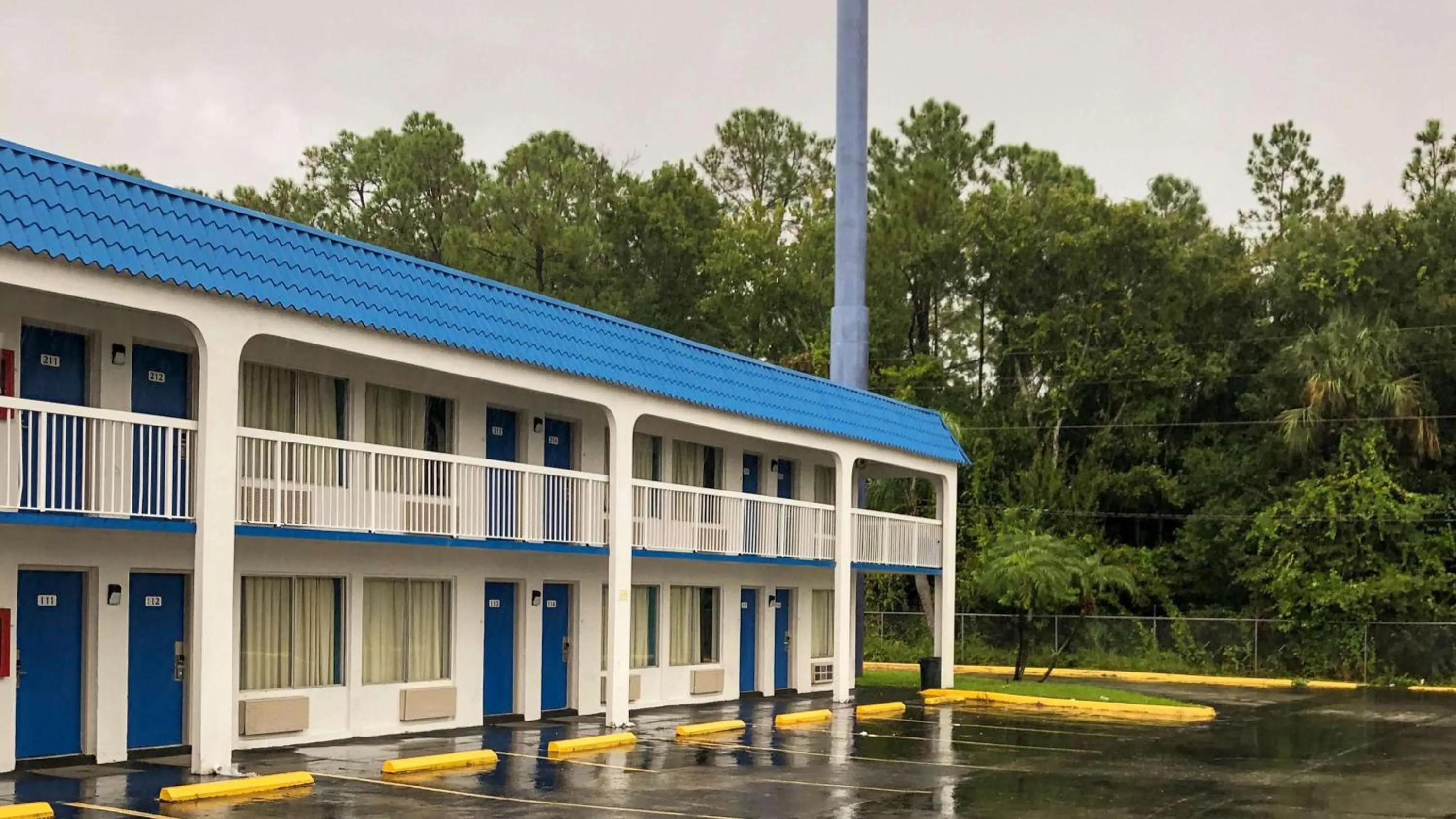 Property building in Motel 6-Daytona Beach, FL - Speedway