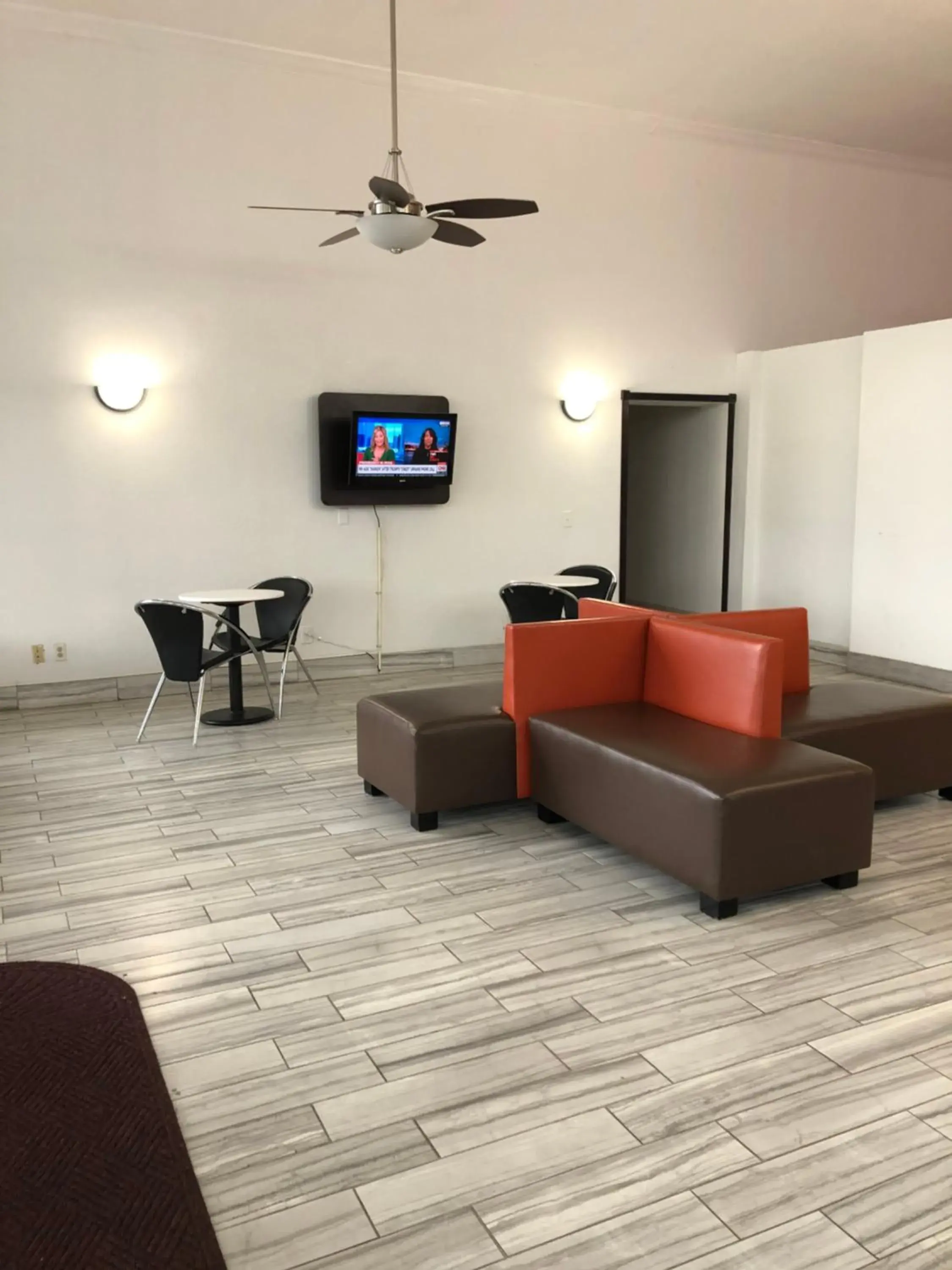 Living room in Motel 6-Daytona Beach, FL - Speedway Living room in Motel 6-Daytona Beach, FL - Speedway