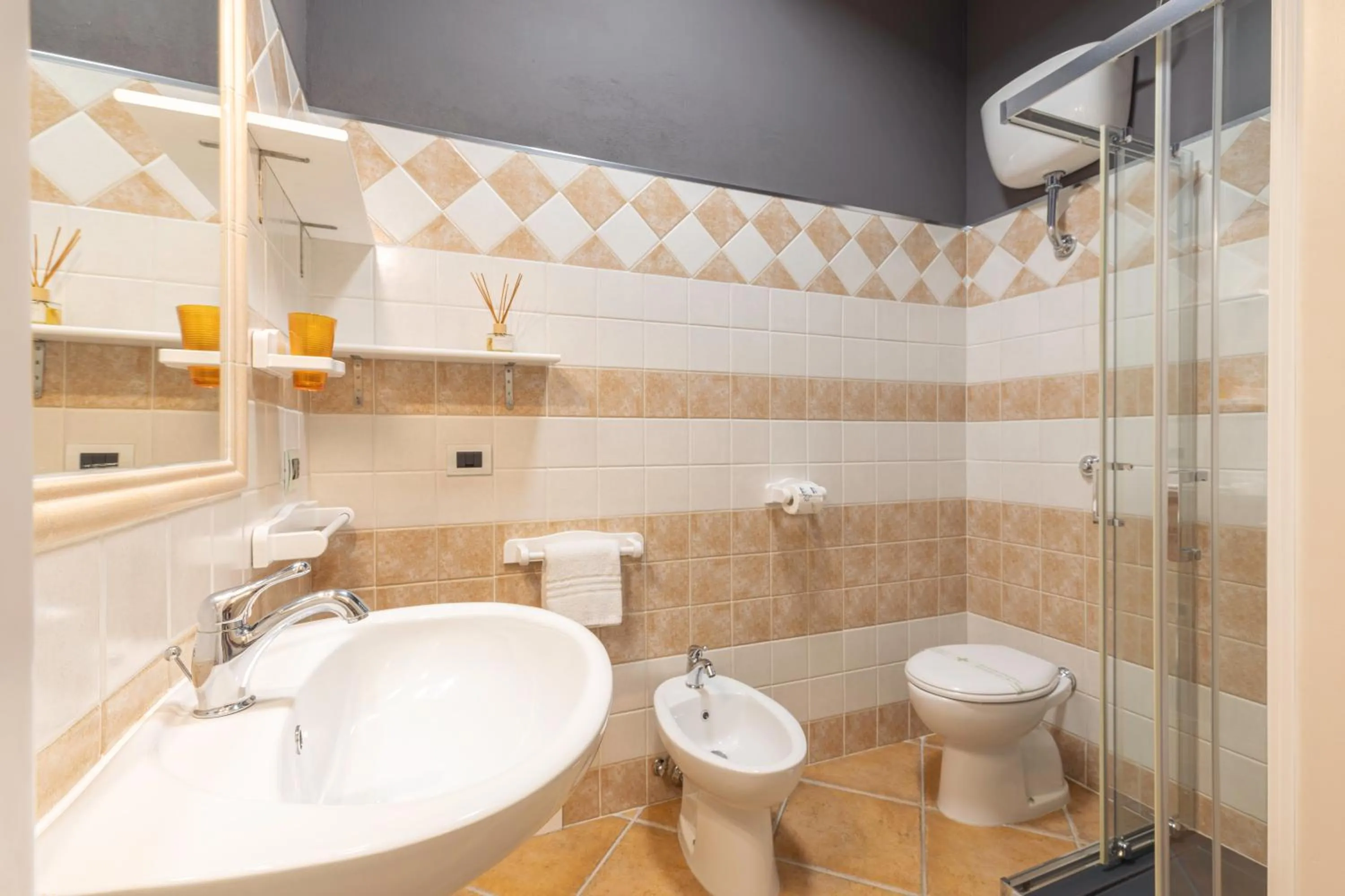 Shower in Cagliari Old Town B&B