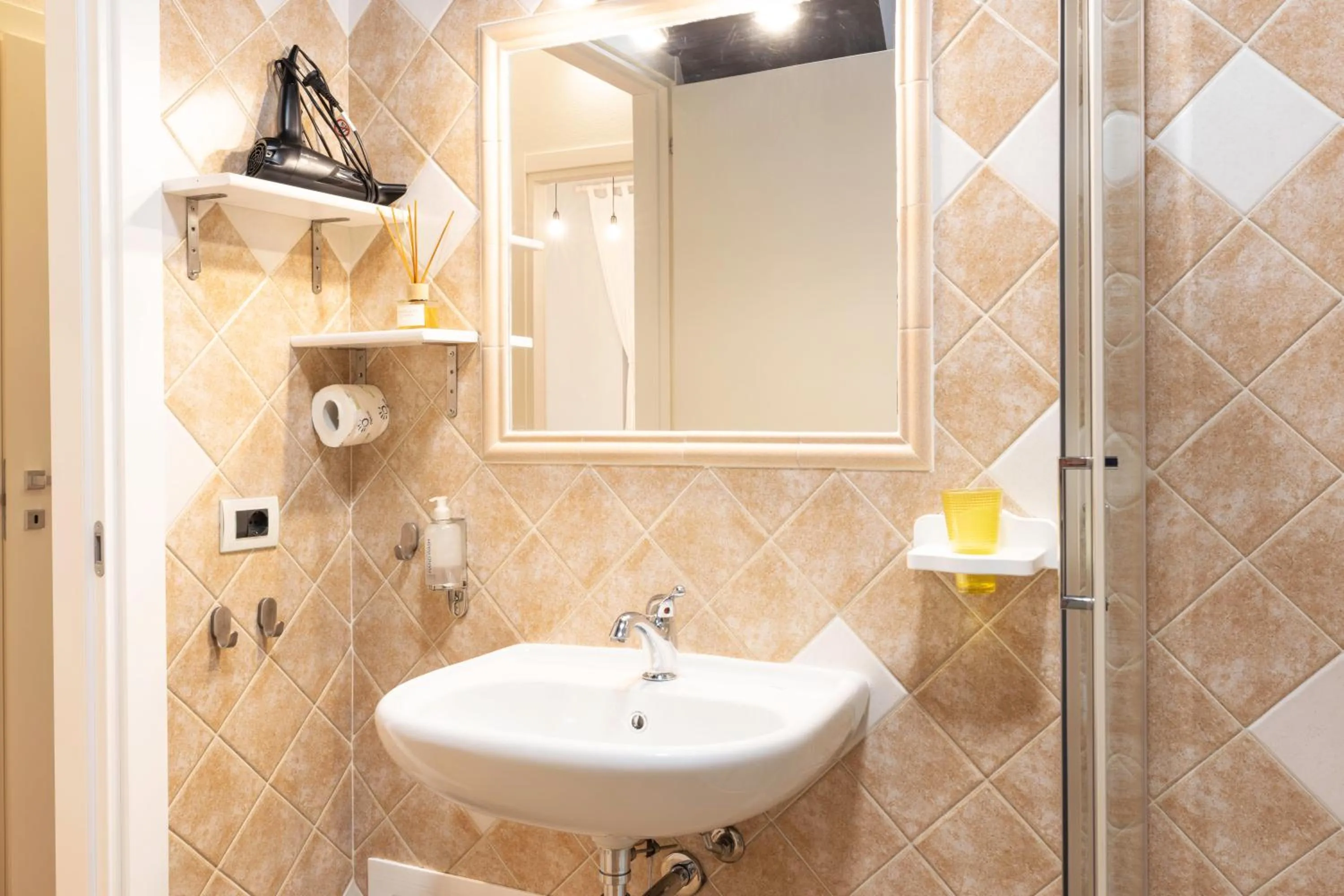 Shower in Cagliari Old Town B&B