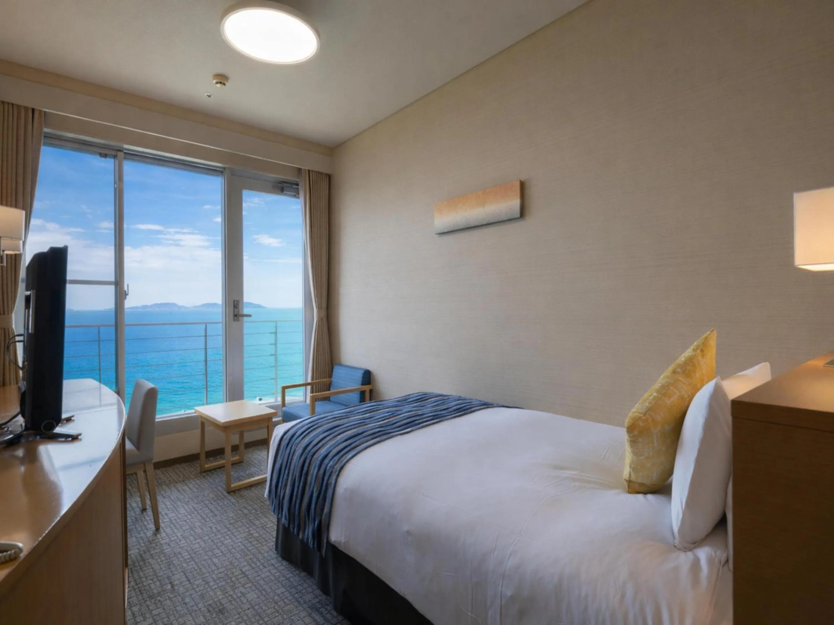 Photo of the whole room, Bed in KAMENOI HOTEL Ako