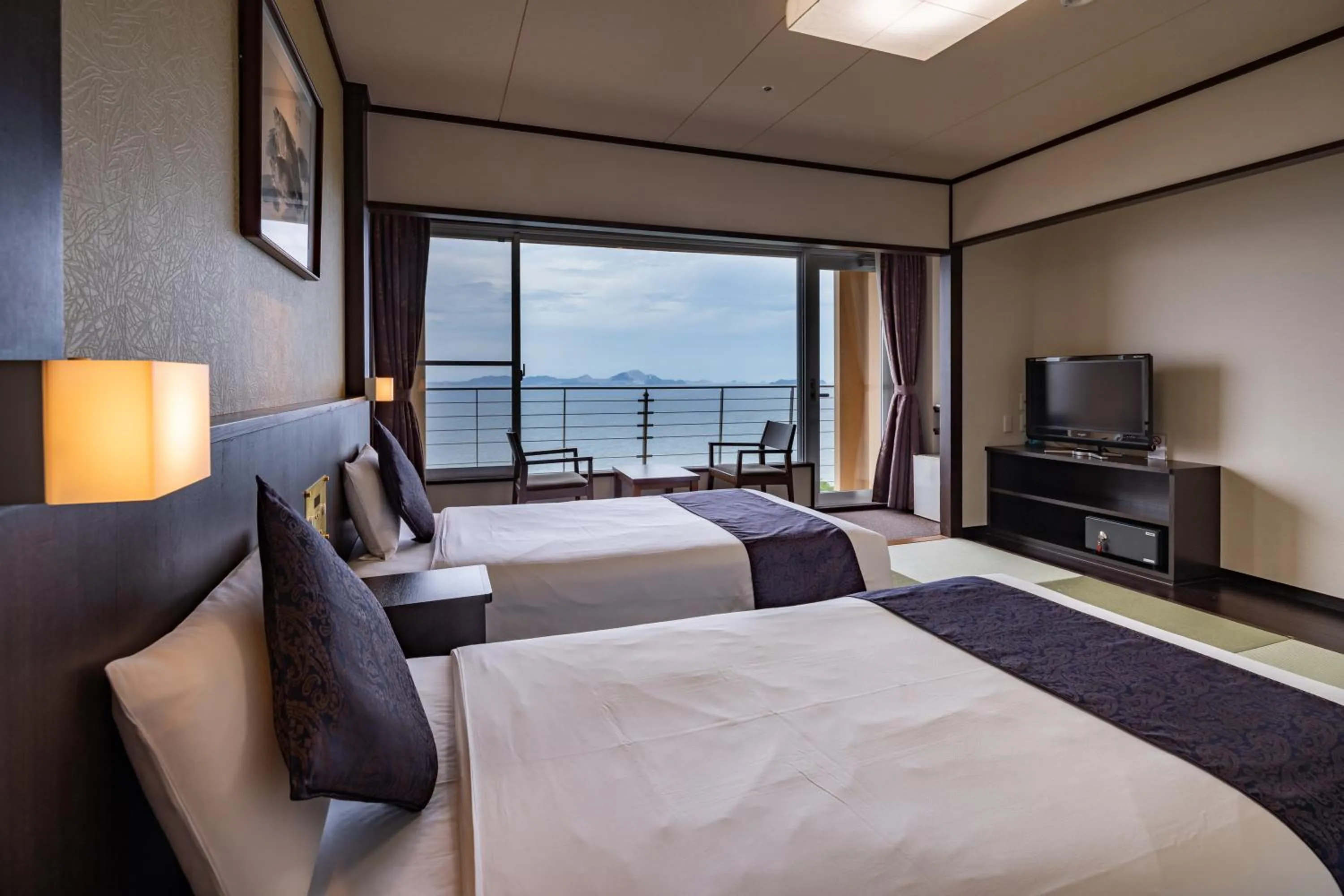 Photo of the whole room, Bed in KAMENOI HOTEL Ako