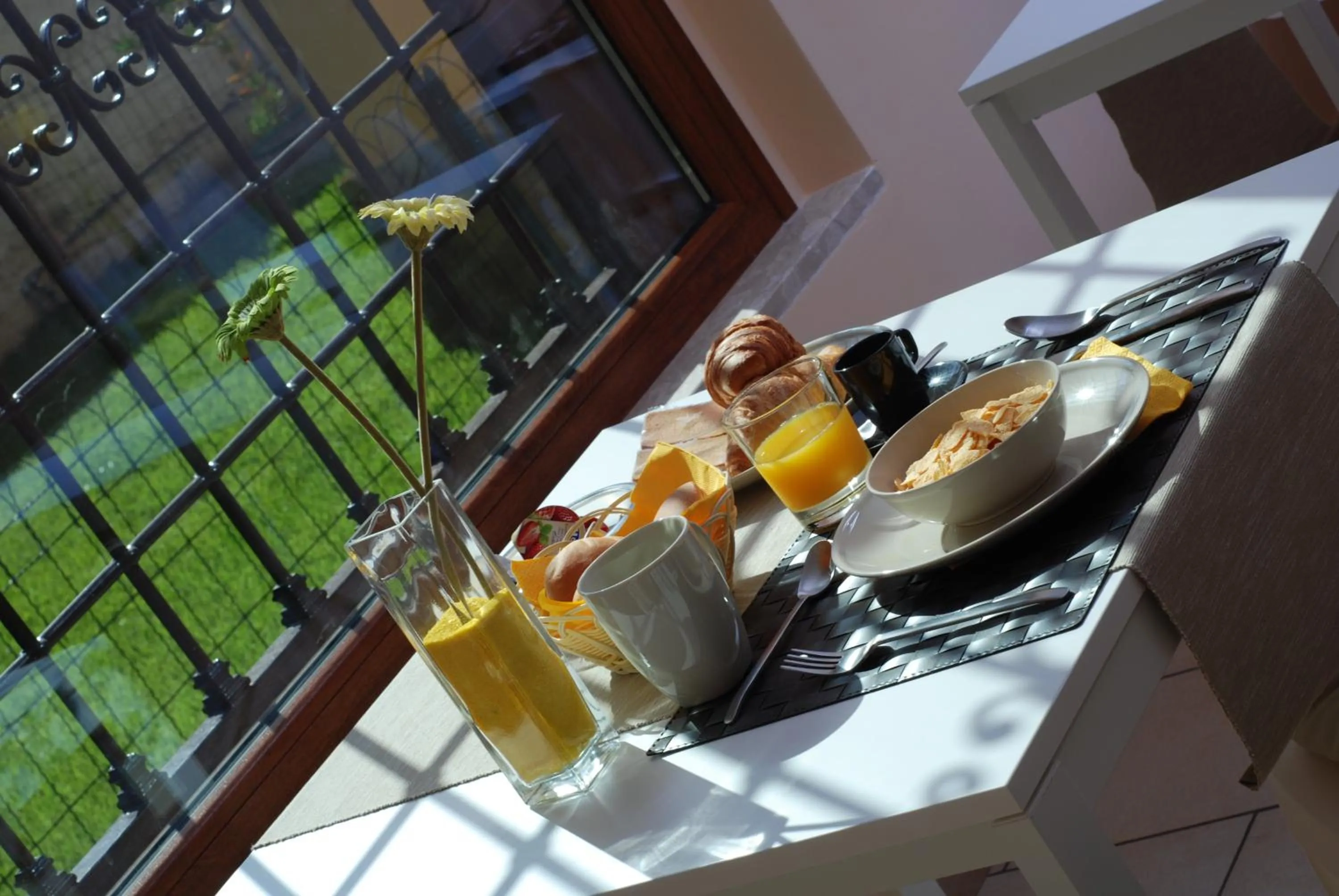 Food and drinks in The Yellow House