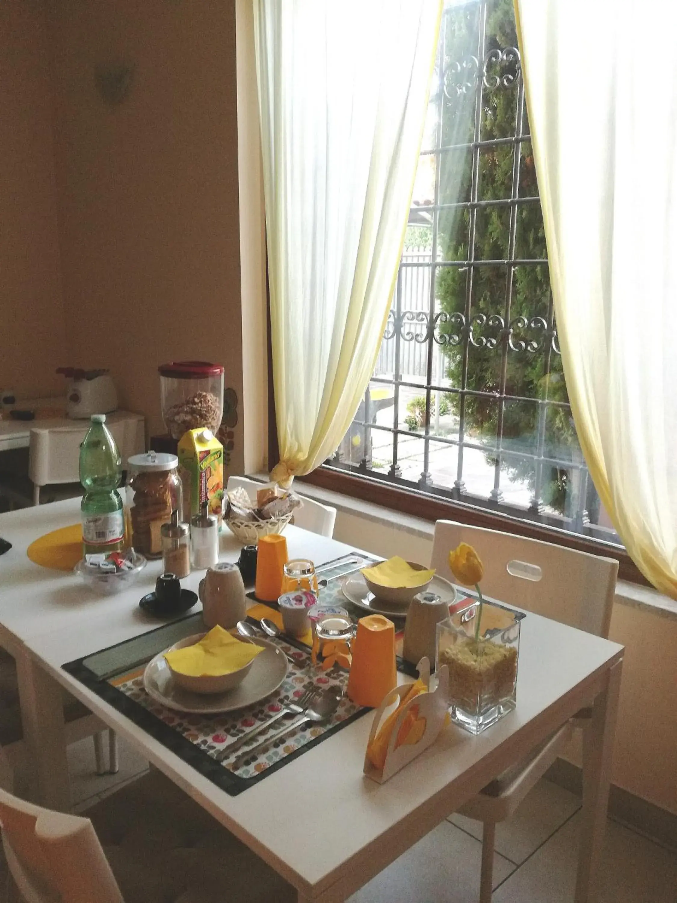 Standard Double or Twin Room in The Yellow House Standard Double or Twin Room in The Yellow House