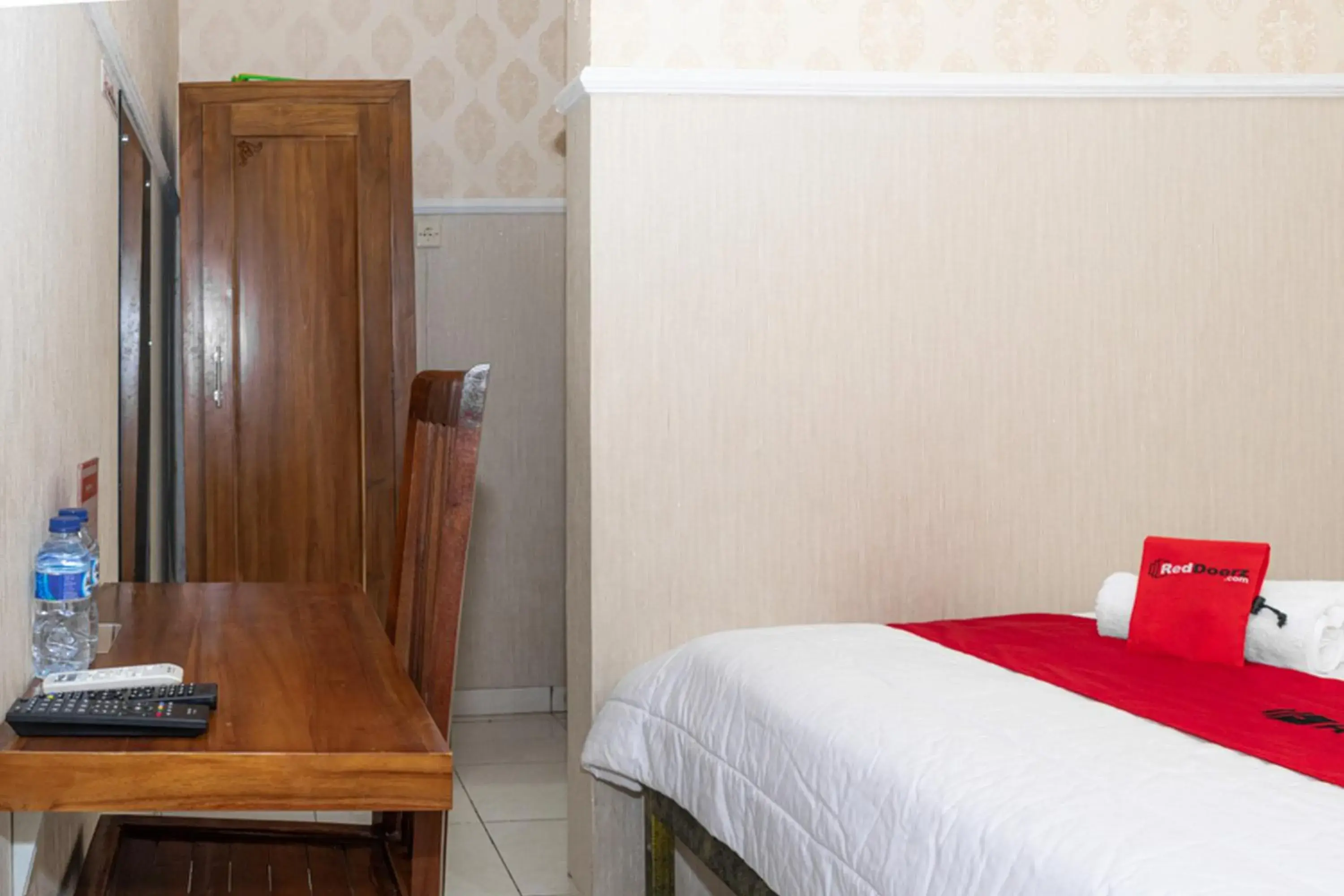 Bed in RedDoorz near Gajahmungkur Semarang Bed in RedDoorz near Gajahmungkur Semarang