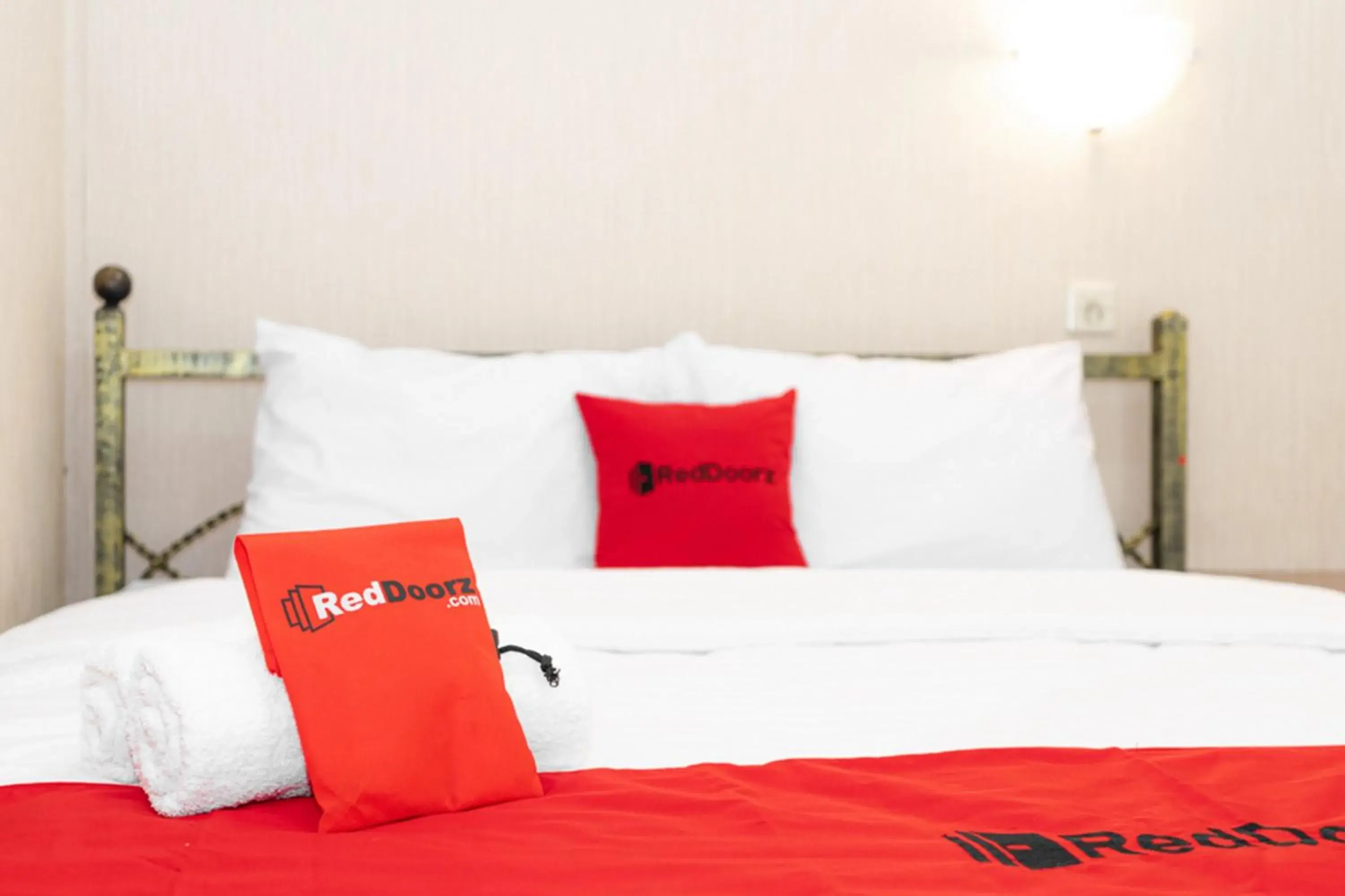 Bed in RedDoorz near Gajahmungkur Semarang Bed in RedDoorz near Gajahmungkur Semarang