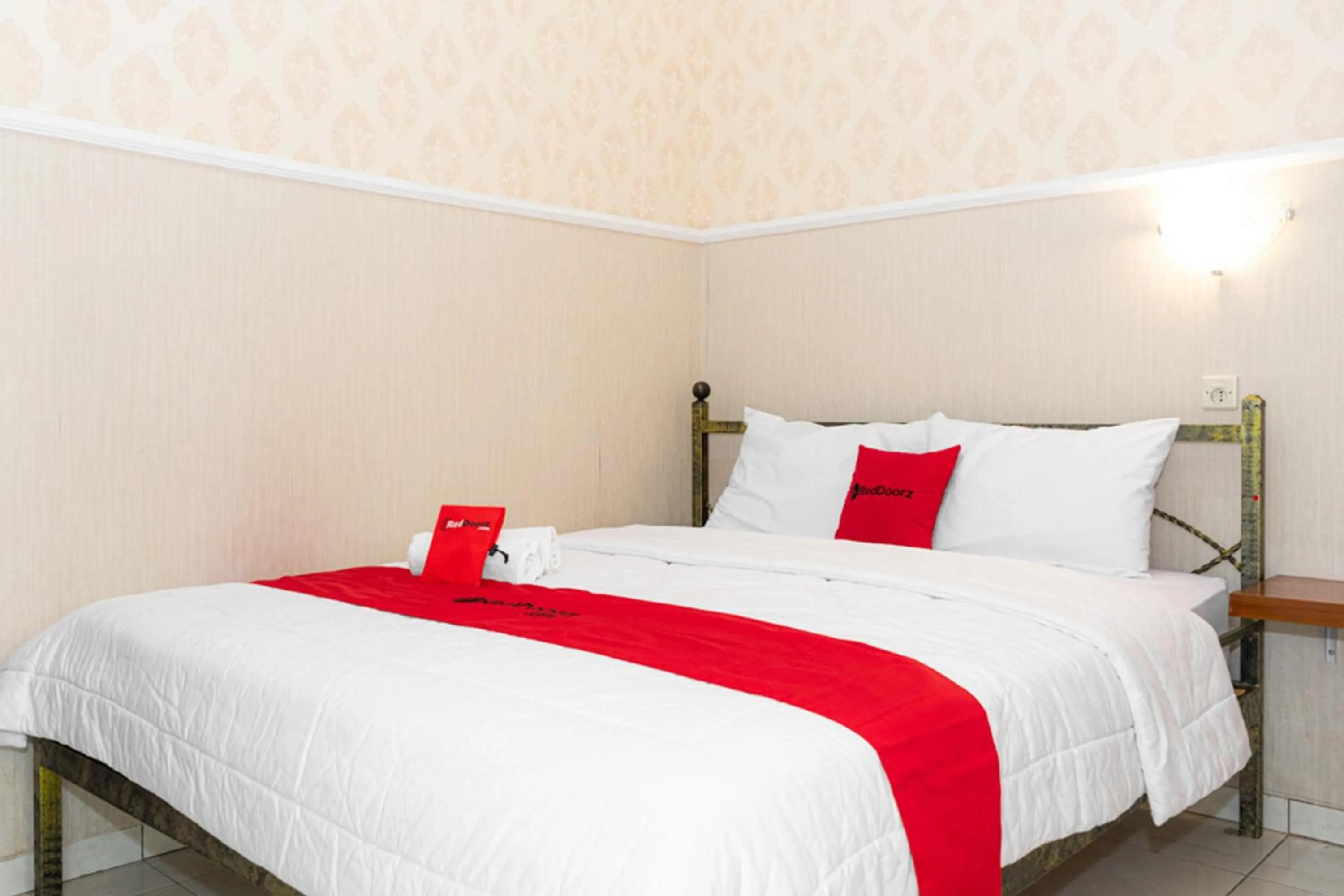 Bedroom, Bed in RedDoorz near Gajahmungkur Semarang