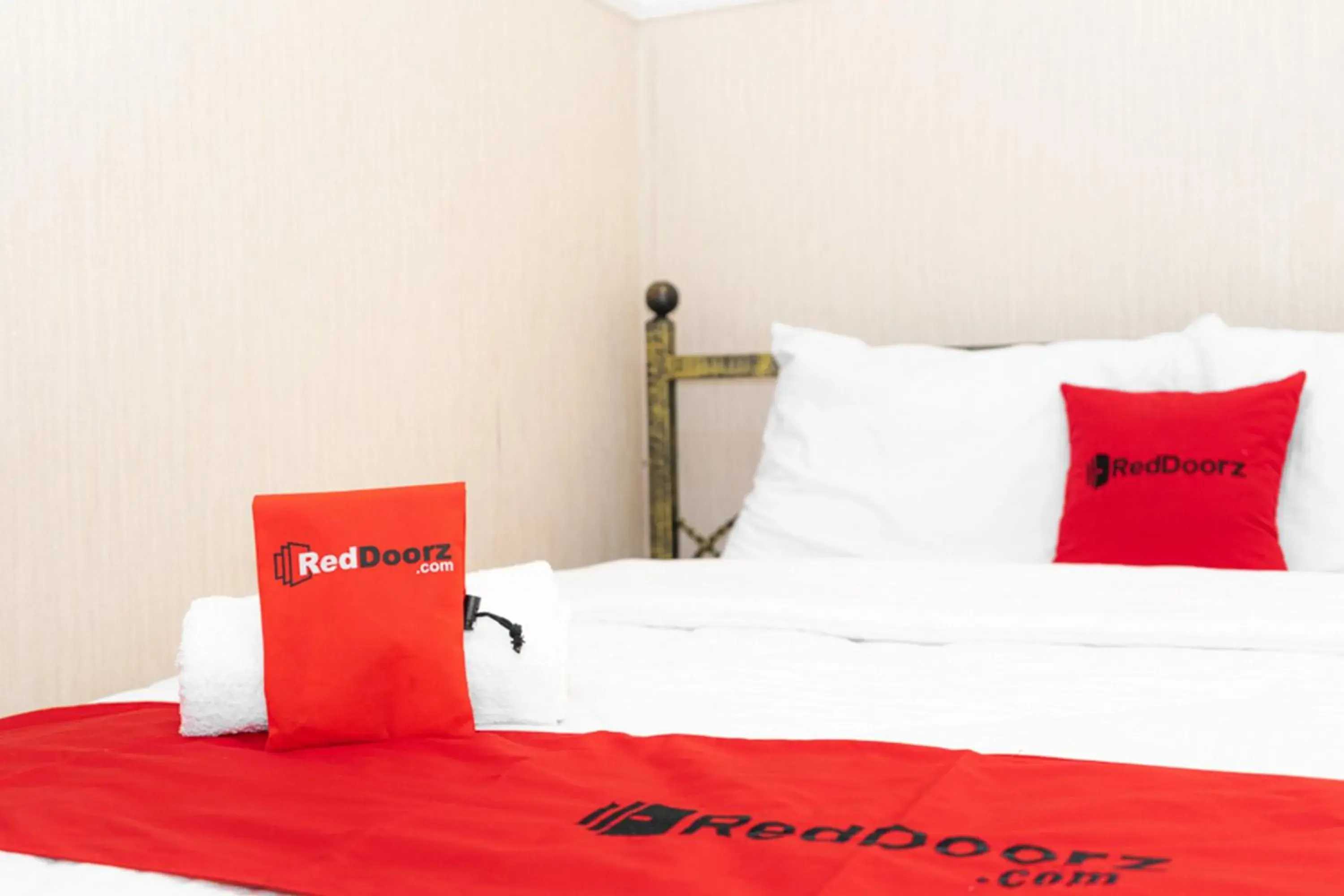 Bed in RedDoorz near Gajahmungkur Semarang Bed in RedDoorz near Gajahmungkur Semarang