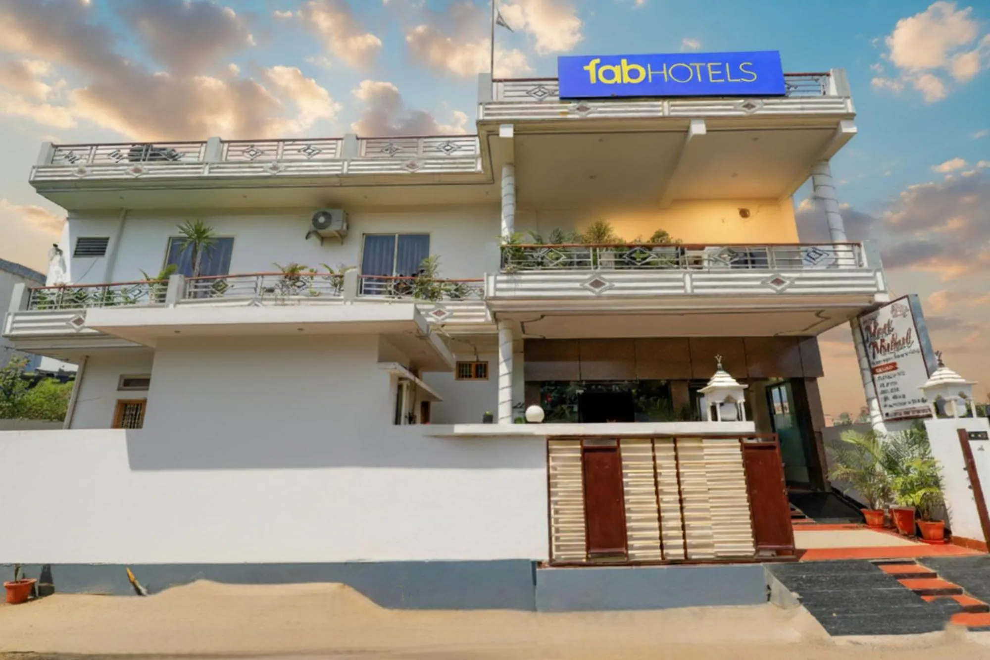 Property building in Via Moti Mahal - Sarnath museum