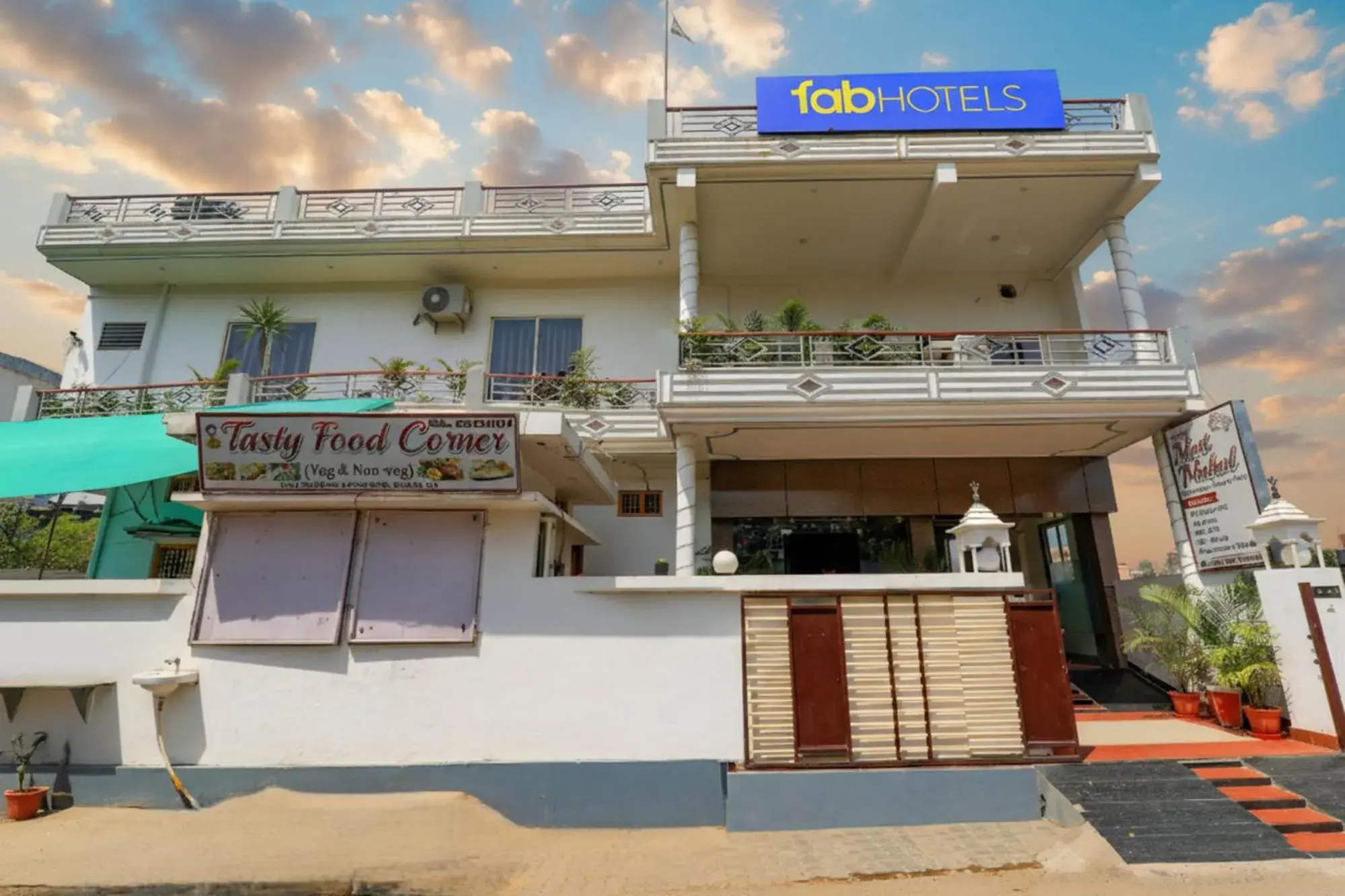 Property building in Via Moti Mahal - Sarnath museum Property building in Via Moti Mahal - Sarnath museum