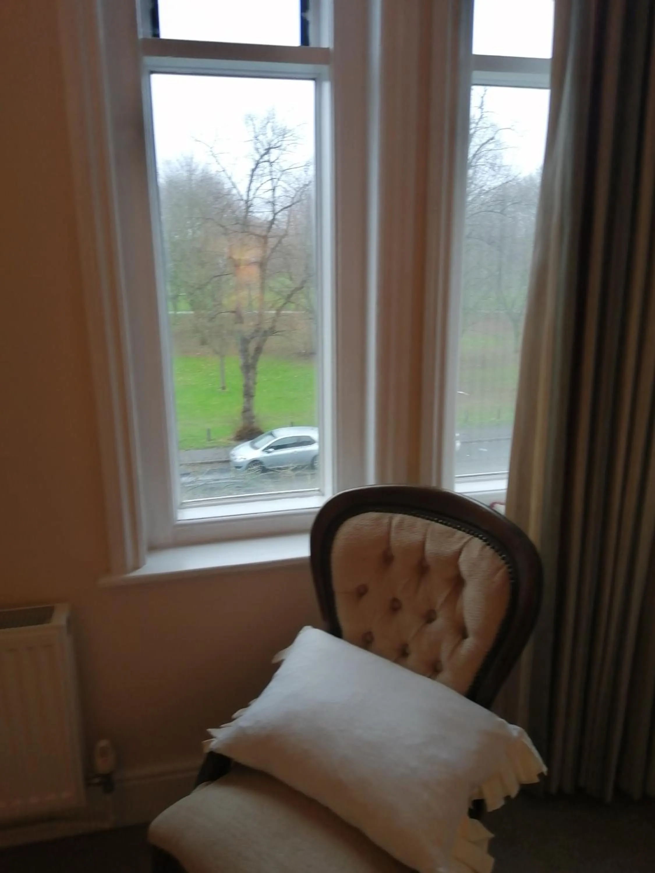 Seating area, Bed in Ambles